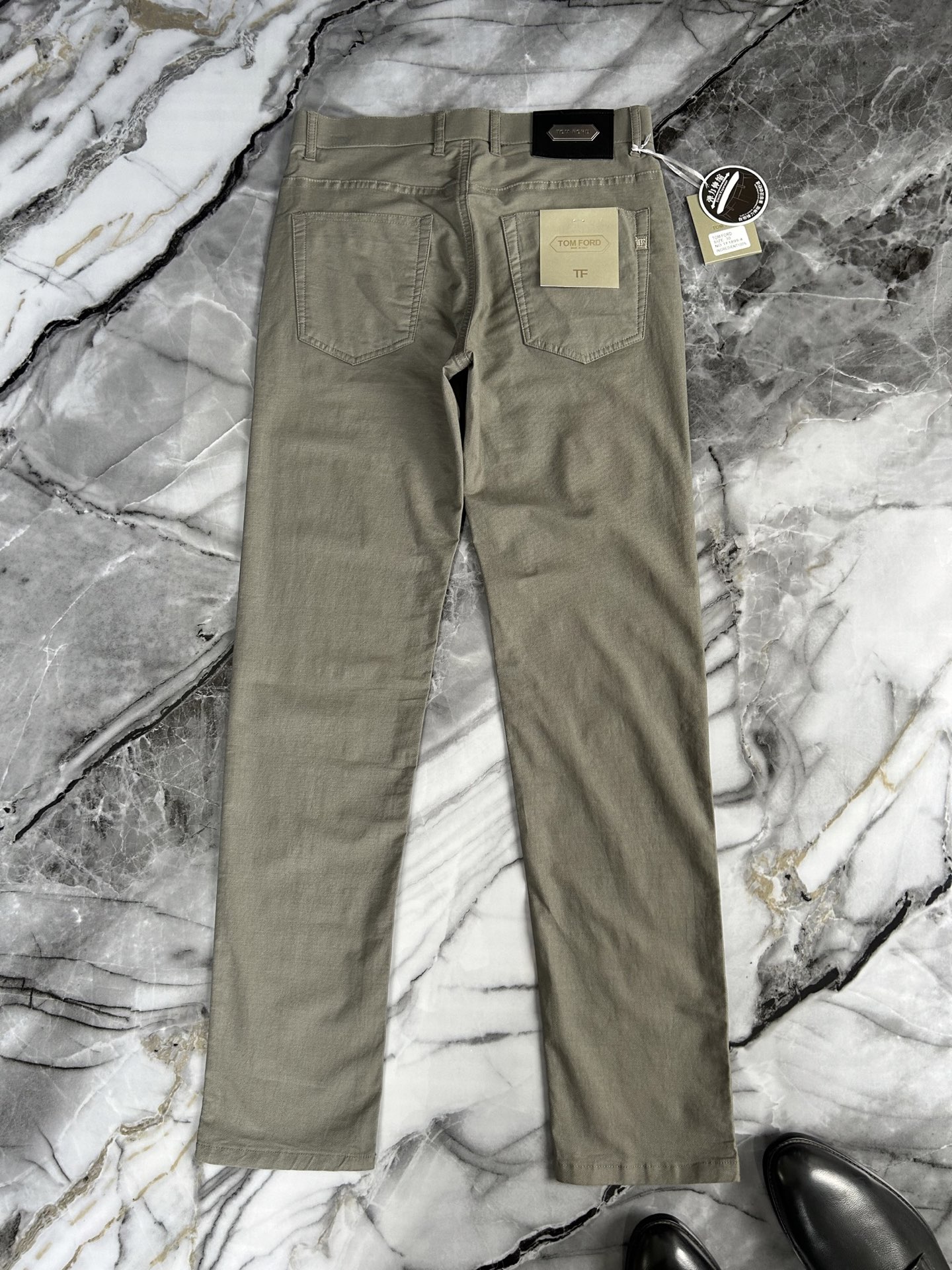 Luxury Men’s Pants Collection: High-End Style, Quality, and Design for 2025 - 图片 7