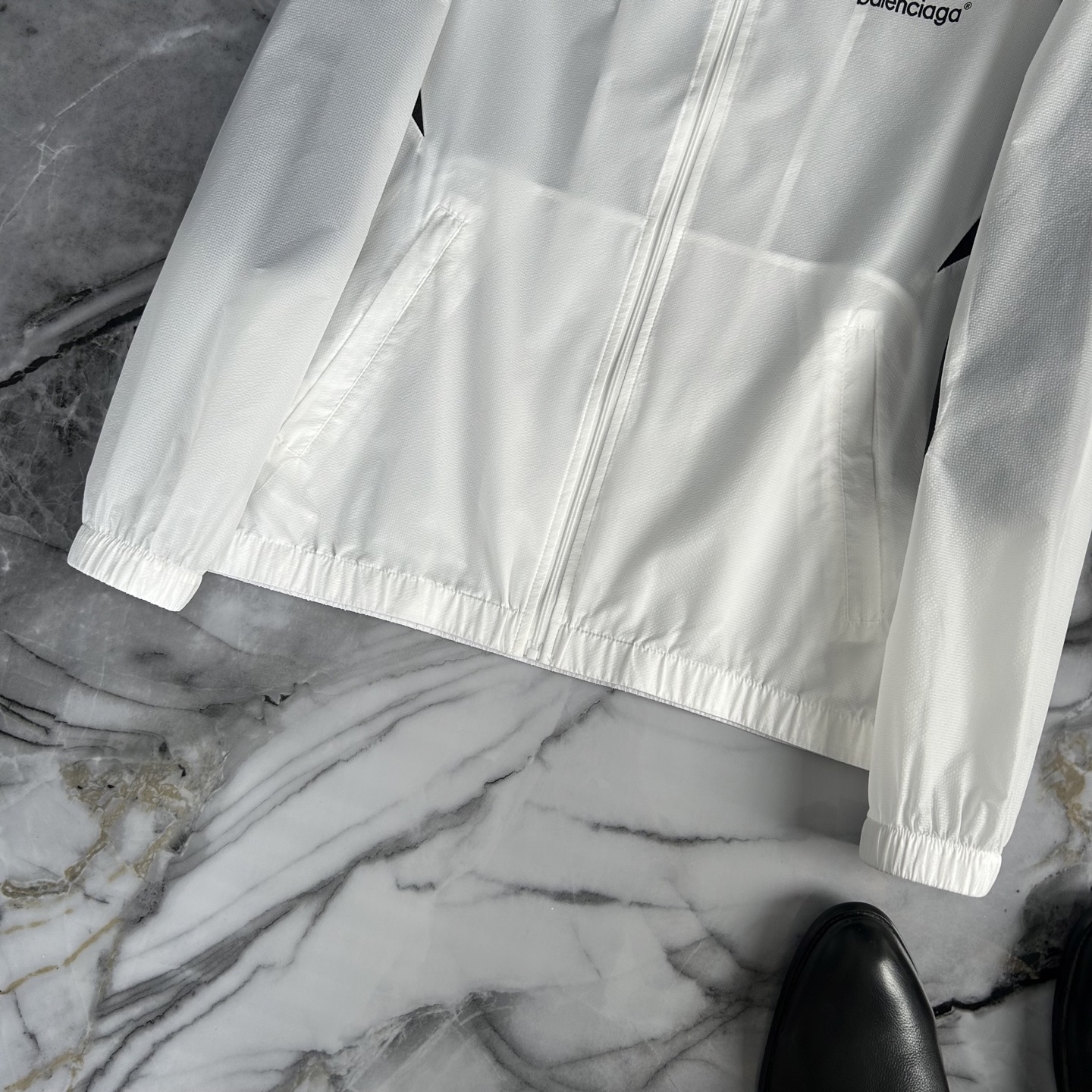 Balenciaga 2025 Limited Edition Outdoor Sunscreen Jackets for Men - 图片 8