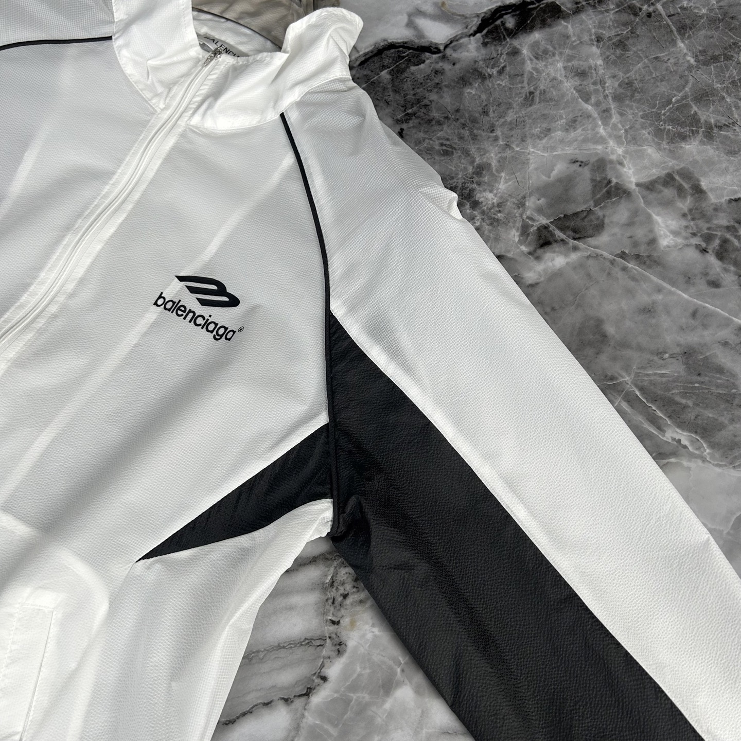 Balenciaga 2025 Limited Edition Outdoor Sunscreen Jackets for Men - 图片 7