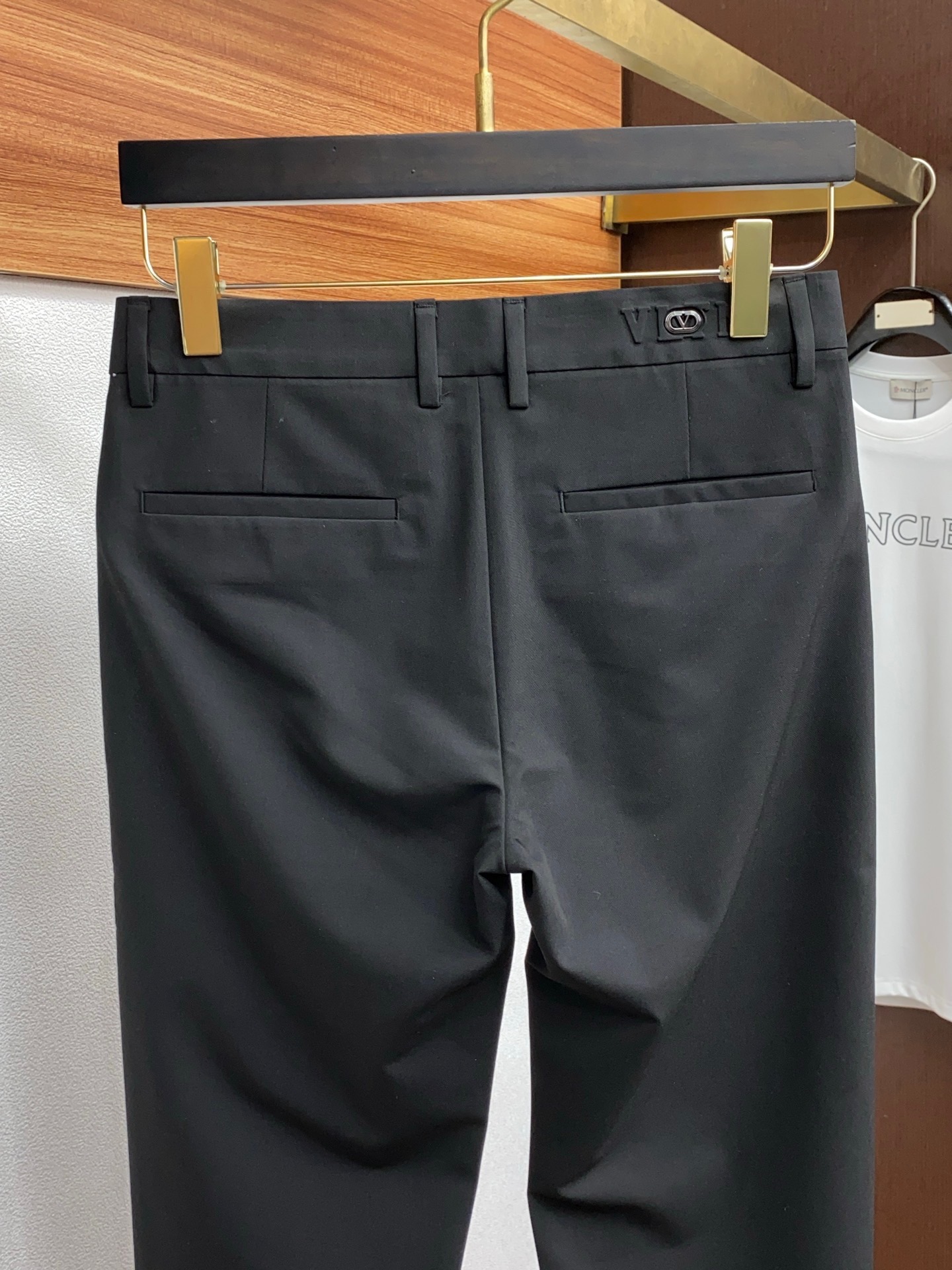 Valentino Spring/Summer 2025 Men’s Fashion Customized Top-Level Single-Spring Nail Pants - 图片 5