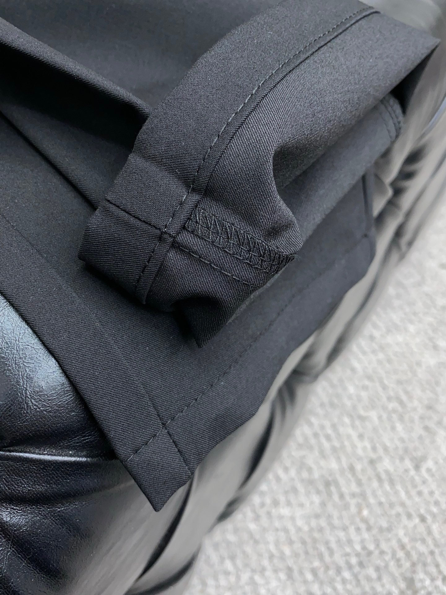 Valentino Spring/Summer 2025 Men’s Fashion Customized Top-Level Single-Spring Nail Pants - 图片 8