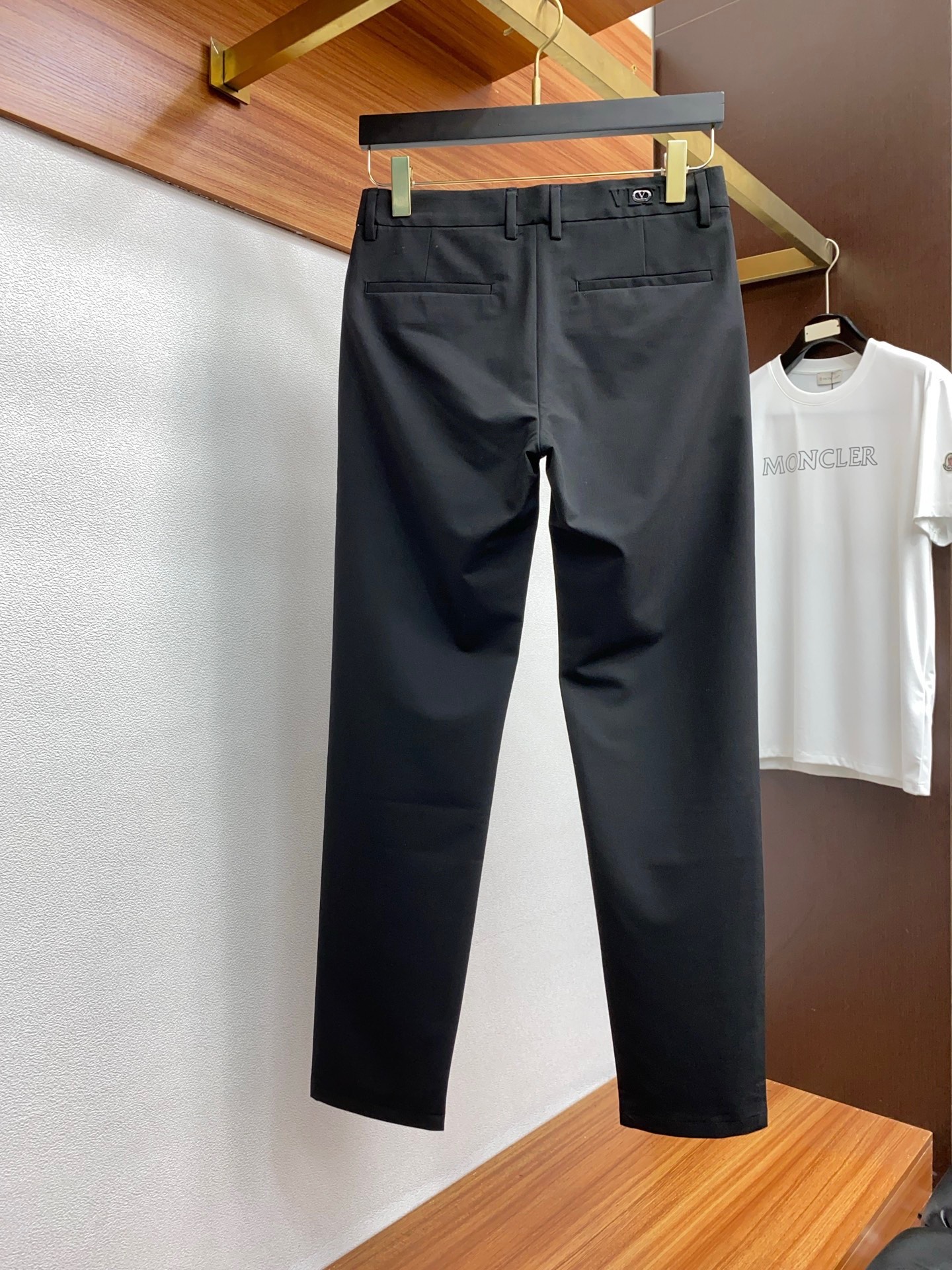 Valentino Spring/Summer 2025 Men’s Fashion Customized Top-Level Single-Spring Nail Pants - 图片 3