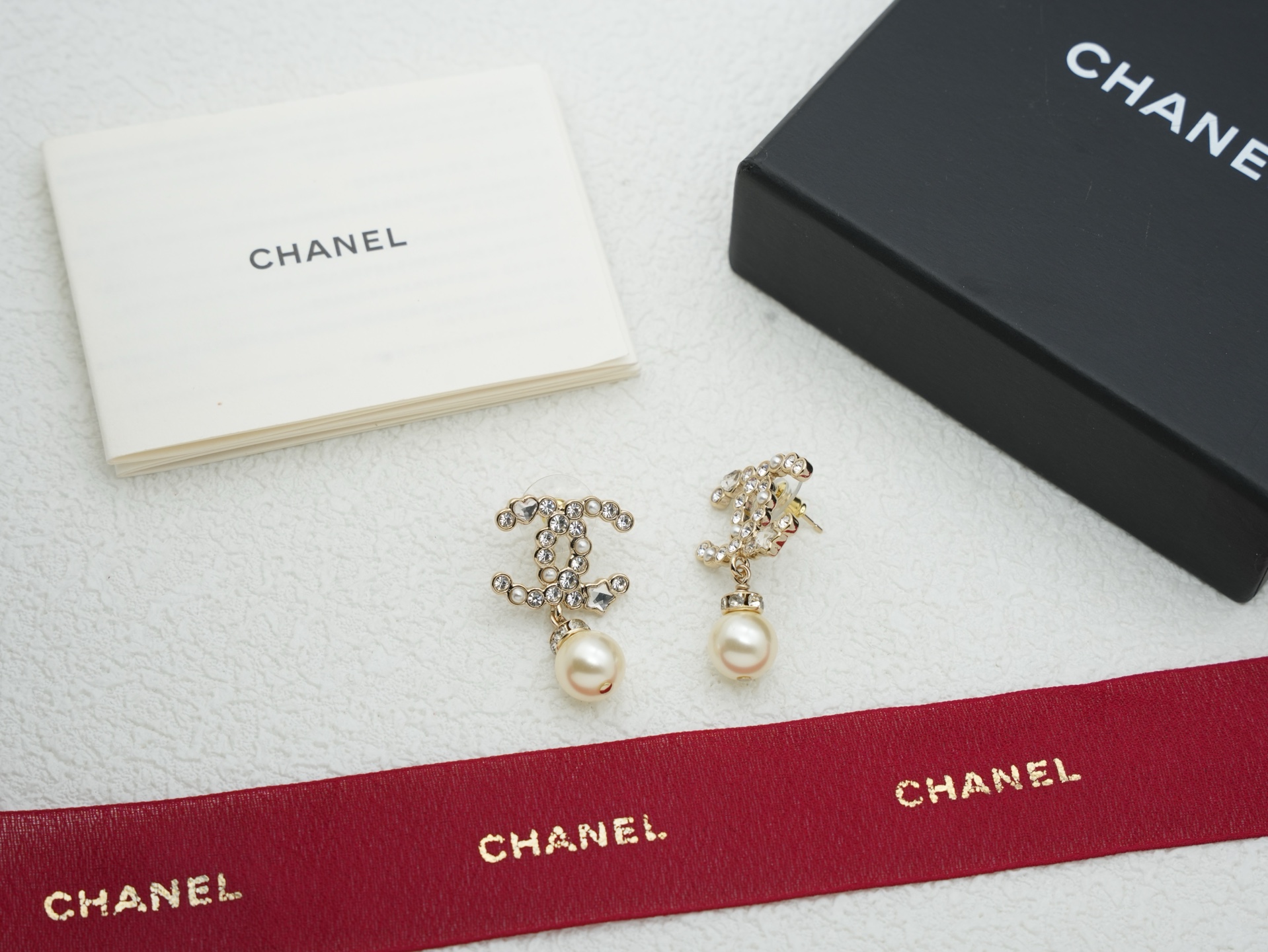 NO:104388,Xiaoxiang new style of Venus Heart Diamond White Bead Earrings, Chanel Earrings, Chanel, earrings19860909小香新款金星心钻白吊珠耳环,香奈儿耳钉,chanel,earrings,Jewelry