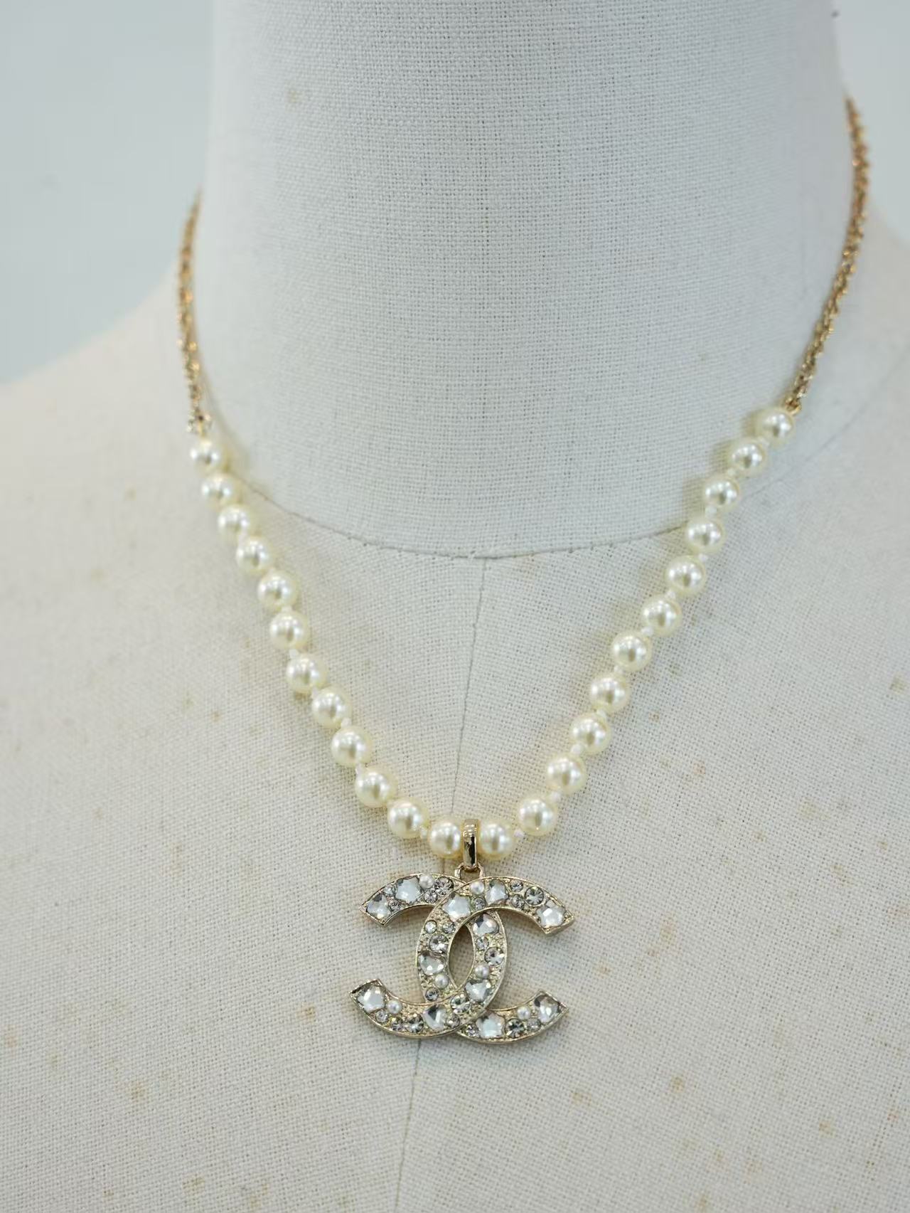 NO:104392,Xiaoxiang new style gold five-pointed star love rhinestone inter-bead half-white bead necklace, Chanel necklace, chanel, necklace19860909小香新款金色 五角星 爱心 水钻间珠半白珠项链,香奈儿项链,chanel,necklace,Jewelry
