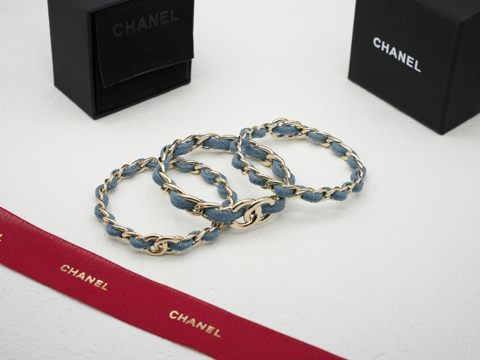 NO:632349,[New Style Sharing] Ch@nel Bracelet, Fairy Beads and Diamond Jewelry♀ Gentle, elegant and feminine, full of fairy spirit. It is beautiful for daily wear or party or wedding dress!  ,,skirts,bracelet,Cardia high-end jewelry19860909【新款分享】 Ch@nel 手镯 仙女珠钻首饰♀ 温柔优雅柔美 仙气十足 日常佩戴或者聚会 婚礼搭配礼裙都很美！,,skirts,bracelet,卡迪亚高端饰品,Jewelry