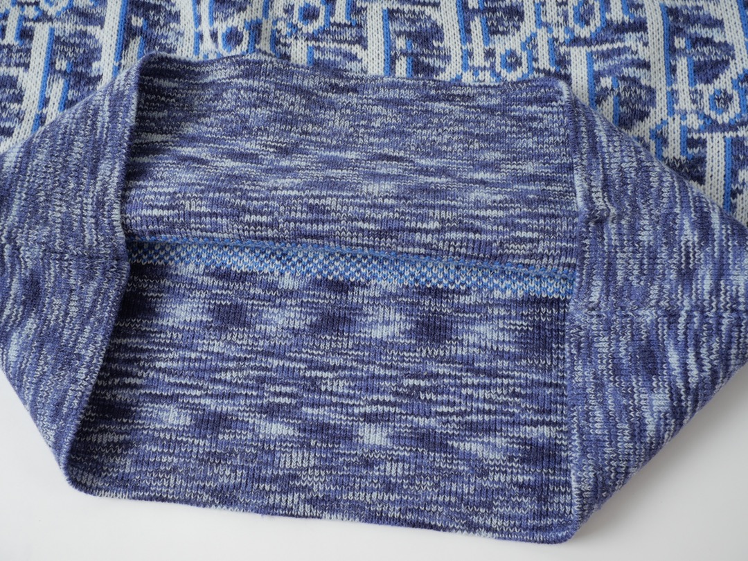 2023 CD New Crochet Vest with Blue Wool and Oblique Print - 图片 6