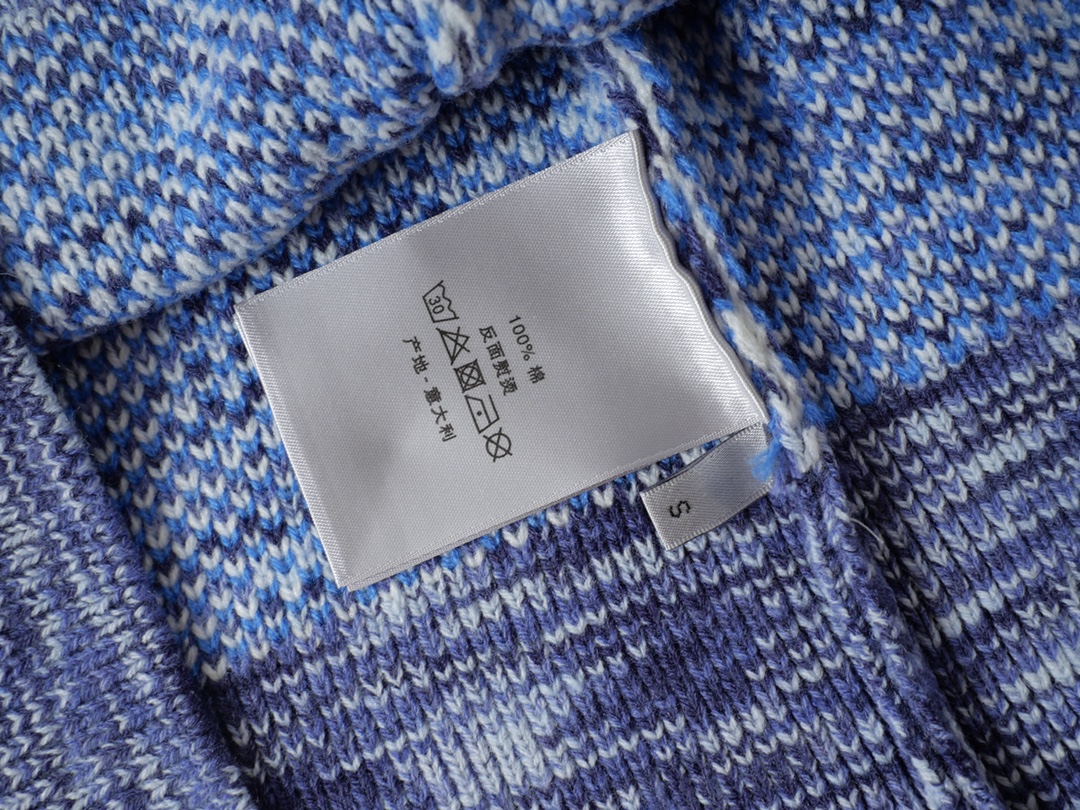 2023 CD New Crochet Vest with Blue Wool and Oblique Print - 图片 3