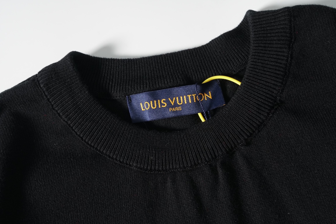 Cotton Long-Sleeve T-Shirts with Floral Patterns and 1V Logo – Comfortable and Stylish - 图片 4