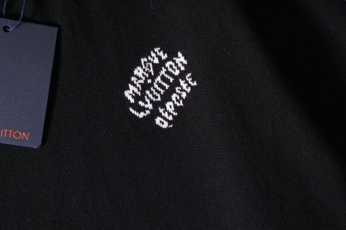 Cotton Long-Sleeve T-Shirts with Floral Patterns and 1V Logo – Comfortable and Stylish - 图片 5