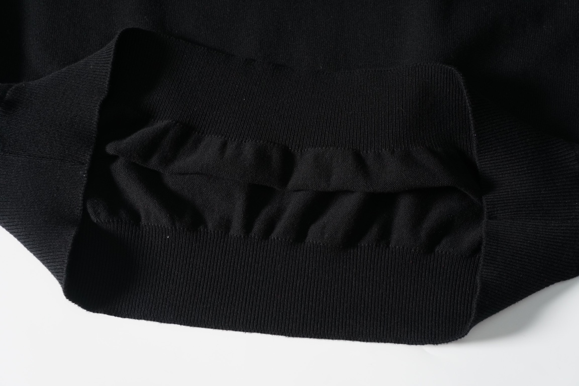 Cotton Long-Sleeve T-Shirts with Floral Patterns and 1V Logo – Comfortable and Stylish - 图片 7