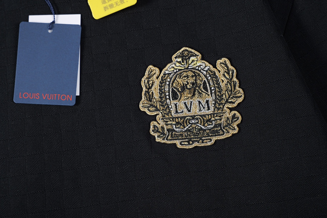 Louis Vuitton Men's Black Cotton T-Shirt with Embroidered Dog Crest 6 i1736655110 6492 0