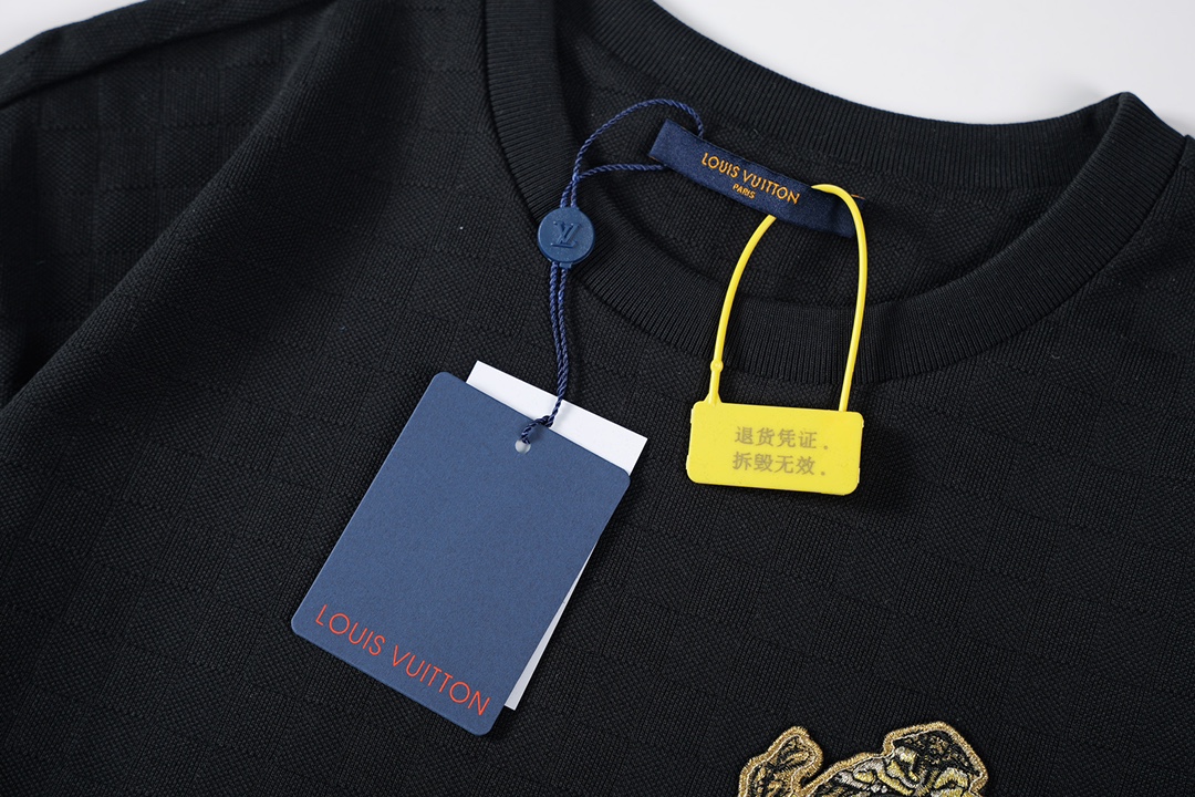 Louis Vuitton Men's Black Cotton T-Shirt with Embroidered Dog Crest 5 i1736655110 9149 0