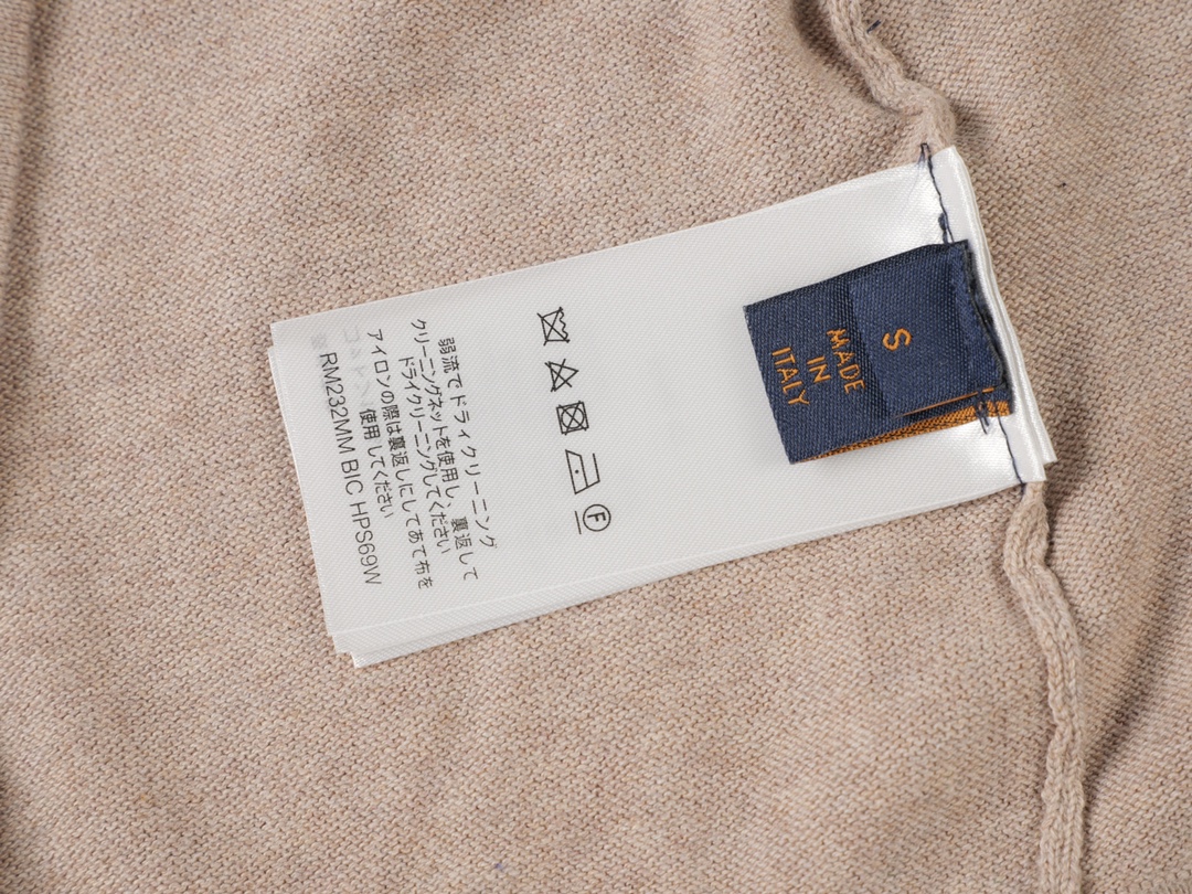 神版） Louis Vuitton 2025新款 字母图案短袖