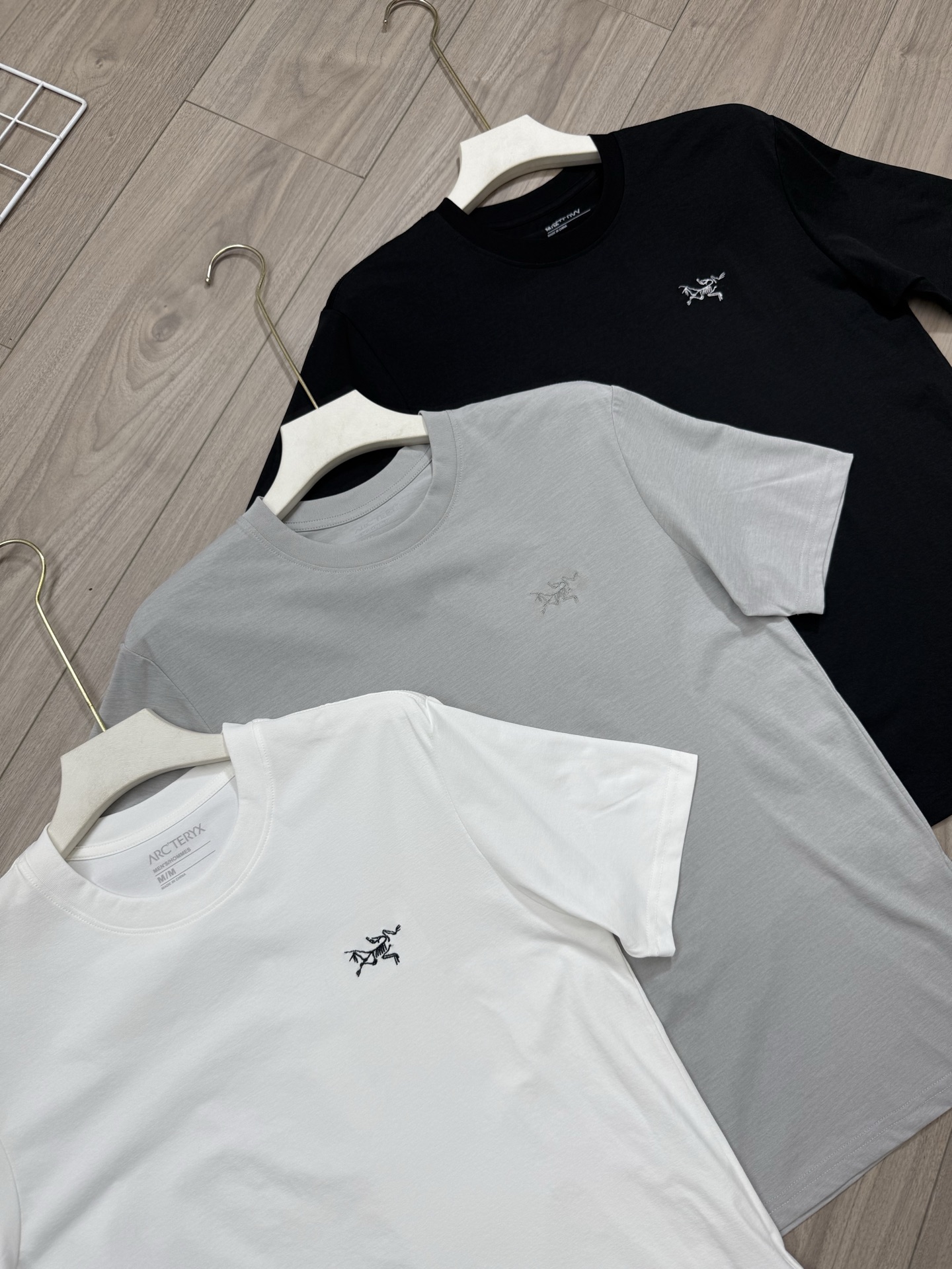 Alternative view of T-Shirt 04570