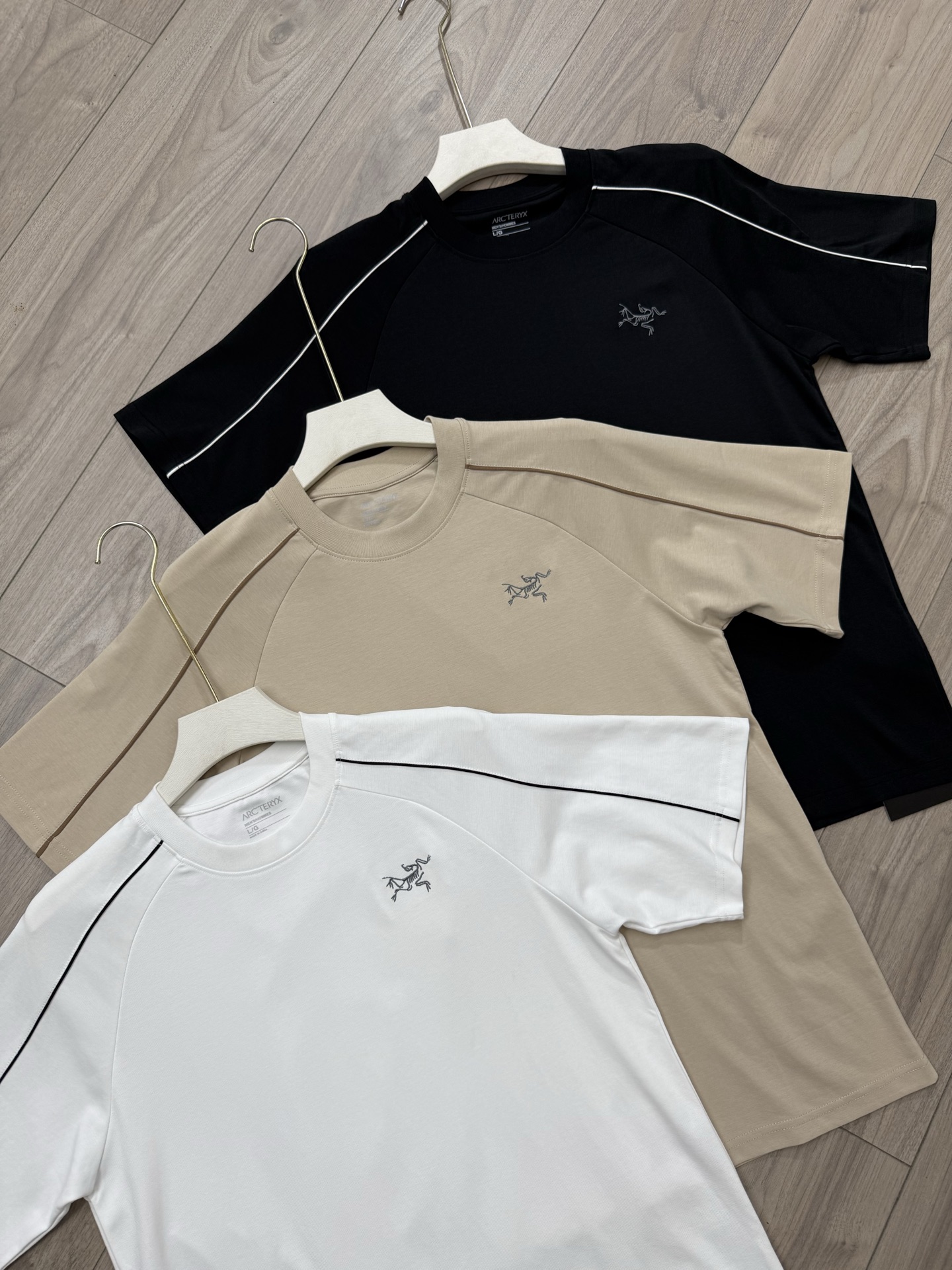 Alternative view of T-Shirt 04553