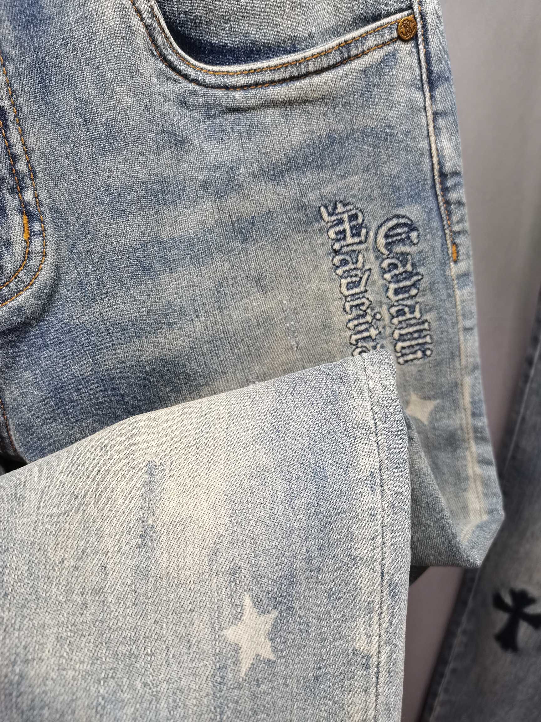 。罗意威 春夏新款🔥🔥🔥  
星星⭐️牛仔，弯刀裤型，面料舒适微弹，设计简洁大气，经典造型，大牌感十足，