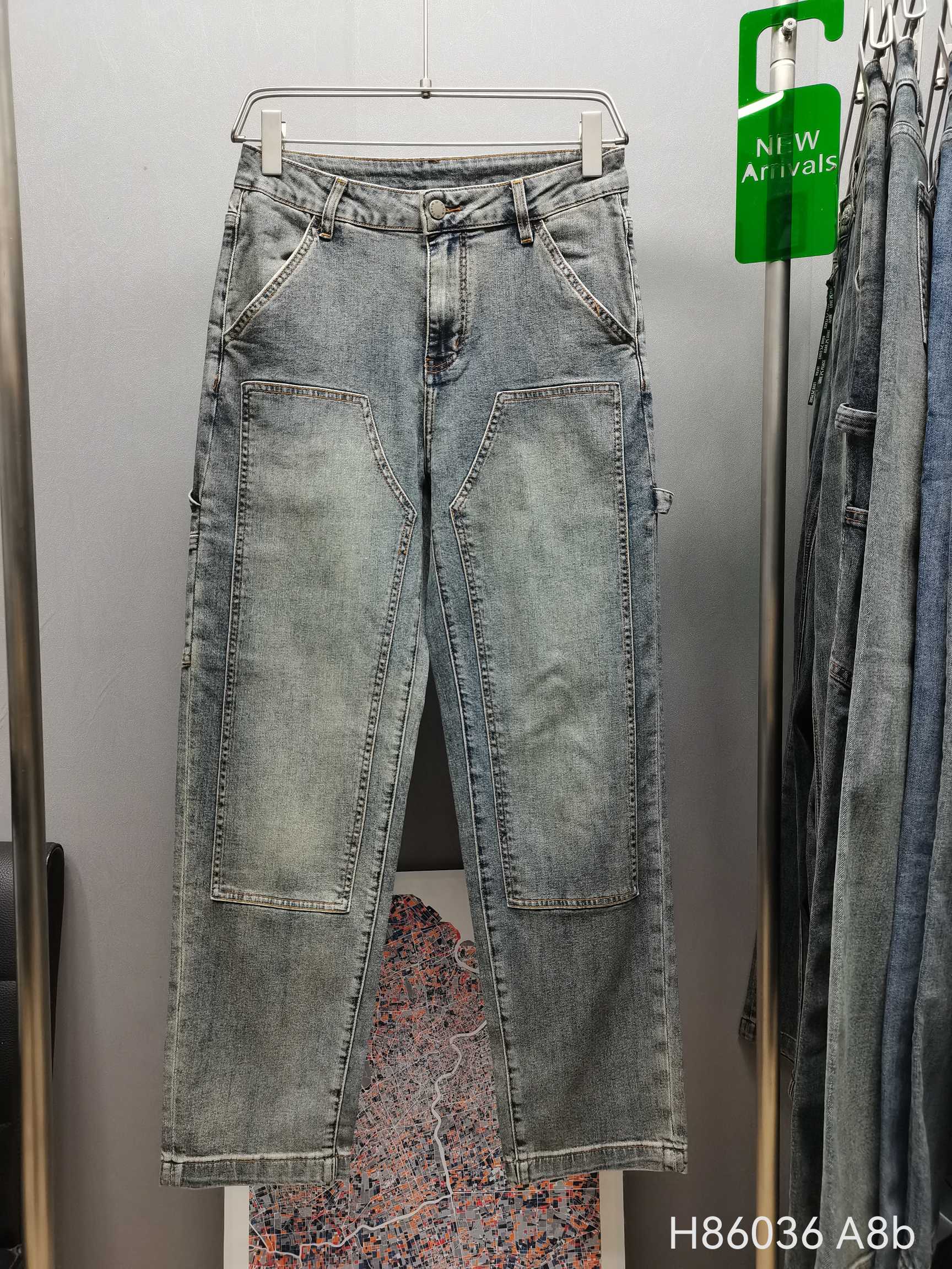 NO:121407,New spring and summer style DG spliced ​​straight-tube denim, the most popular version of this season, the customized fabric is soft and textured, with a strong drape, and only the pants are visible on the upper body but not the legs are visible!  Slim body and look taller, better match!  Model number H86036 yards 28-36 yards 31 waist circumference 78 cm, 2 feet 3 waist circumference can be worn, 39 cm legs trousers. 105 cm long., Dolce & Gabbana, alexander wang19860909春夏新款 DG拼接直筒牛仔,本季最流行版型,定制面料软糯有质感,垂坠感强,上身只见裤型不见腿型！修身显高,更好搭配！ 款号H86036 码数28-36 31码腰围78厘米,2尺3腰围可穿,裤脚39厘米.裤长105厘米.,,Dolce&Gabbana,alexander wang,Men's clothing