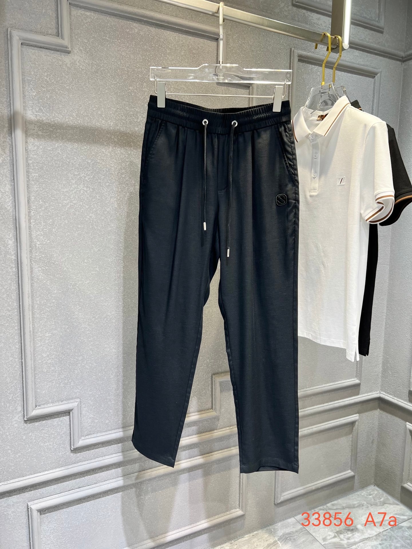 NO:160811,Spring and summer - new Zegna casual tines pants, custom fabric, ice-like, comfortable and breathable, the front logo adopts classic brand elements, edging, and the pants are comfortable and inclusive!  Simple and versatile, the first choice for casual!  Model number 33856 Color black and white Size 30-38 Elastic waist L size waist 80-84, waist 2 feet 4-2 feet 5 wearable, alexander wang19860909春夏--新款 Zegna休闲天丝裤,定制面料冰感不沾身舒适透气,正面标识采用品牌经典元素,骨筋包边,裤型舒适包容性极强！简单百搭,休闲首选！ 款号33856 颜色黑 白 尺码30-38  弹力腰 L码腰围80-84,腰围2尺4-2尺5可穿,,alexander wang,Men's clothing