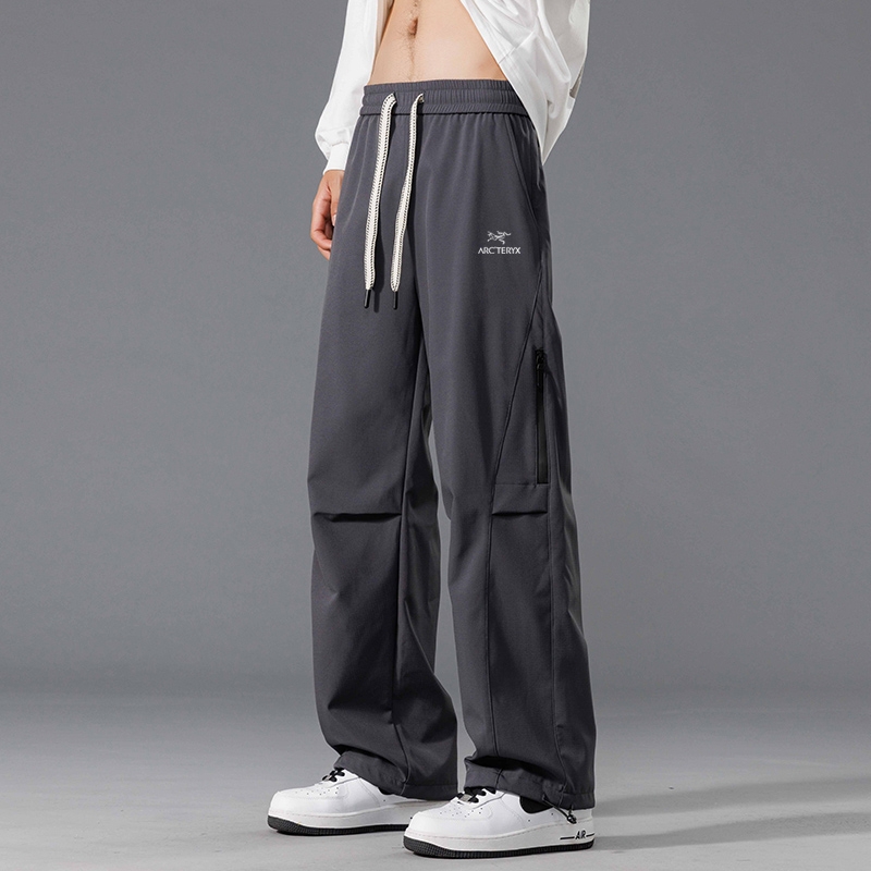 💰85    ARC'TERYX/始祖鸟伞兵裤【男女同款】 海外专柜机能休闲裤，防水冲锋裤，小红书主播推荐，上身质感满满，版型立体，完美修饰腿型，可随意日常搭配，不费劲就能穿出你的专属特色，整体好穿大方，休闲又减龄，不要错过！
颜色：黑色  灰色  棕色
尺码：M-3XL 
     裤长    腰围    脚口  
M   98       68      42  
L   100      71     43  
XL  102    74      44  
XXL104    77     45  
3XL 124   34      46  