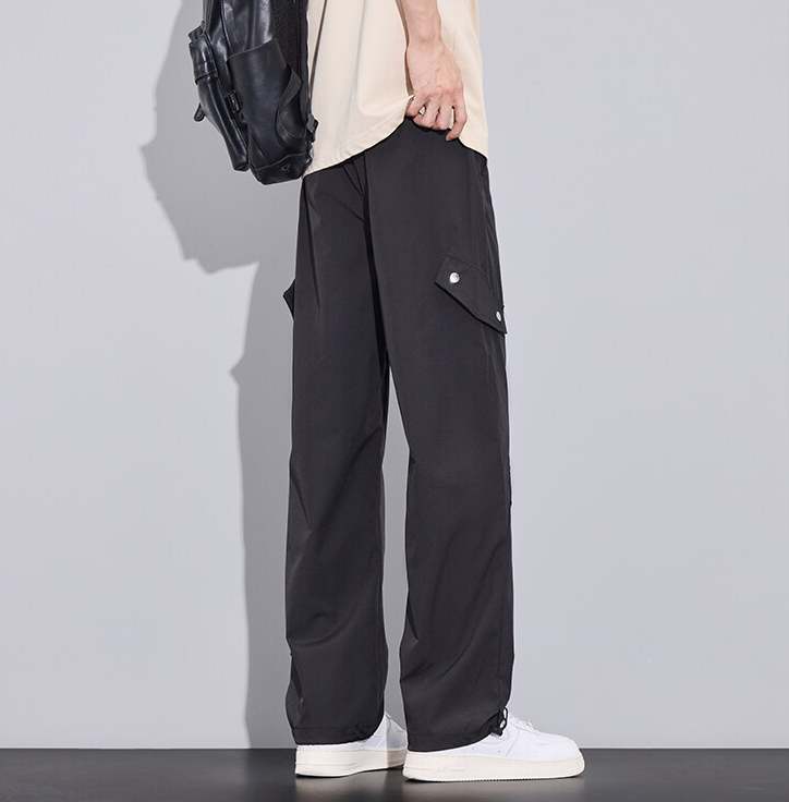 💰80   Arc'teryx/始祖鸟海外户外防水冲锋裤，男女同款休闲裤，今年流行的面料，小红书主播推荐，上身质感满满，版型立体，完美修饰腿型，可随意日常搭配，不费劲就能穿出你的专属特色，整体好穿大方，休闲又减龄，不要错过！ 
颜色：黑色  藏青  杏色
尺码：M-3XL 
         裤长    臀围      腰围 
M       99       104       68  
L       101      108       72  
XL     103     112        76   
XXL   105    116        80  
3XL   107     120        84 