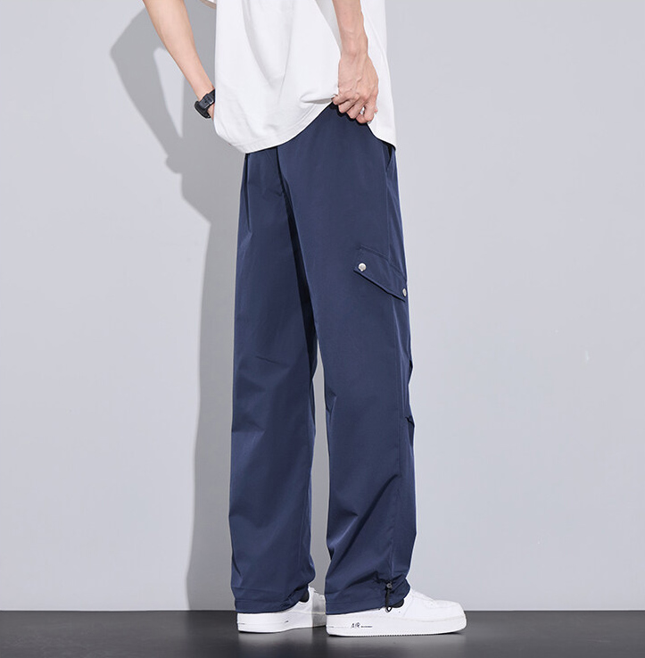 💰80   Arc'teryx/始祖鸟海外户外防水冲锋裤，男女同款休闲裤，今年流行的面料，小红书主播推荐，上身质感满满，版型立体，完美修饰腿型，可随意日常搭配，不费劲就能穿出你的专属特色，整体好穿大方，休闲又减龄，不要错过！ 
颜色：黑色  藏青  杏色
尺码：M-3XL 
         裤长    臀围      腰围 
M       99       104       68  
L       101      108       72  
XL     103     112        76   
XXL   105    116        80  
3XL   107     120        84 