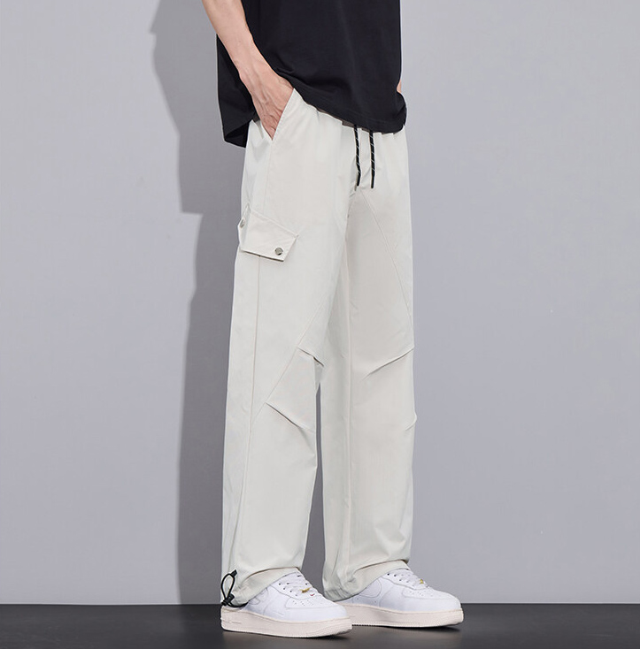 💰80   Arc'teryx/始祖鸟海外户外防水冲锋裤，男女同款休闲裤，今年流行的面料，小红书主播推荐，上身质感满满，版型立体，完美修饰腿型，可随意日常搭配，不费劲就能穿出你的专属特色，整体好穿大方，休闲又减龄，不要错过！ 
颜色：黑色  藏青  杏色
尺码：M-3XL 
         裤长    臀围      腰围 
M       99       104       68  
L       101      108       72  
XL     103     112        76   
XXL   105    116        80  
3XL   107     120        84 