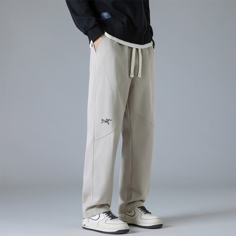 供货价:80💰『常熟热销篇章』顶级贸易货,工厂1:1定制,原包装+原吊牌
ARC'TERYX/始祖鸟伞兵裤【男女同款】 海外专柜机能休闲裤
防水冲锋裤，小红书主播推荐卫裤，上身质感满满，版型立体，完美修饰腿型，可随意日常搭配，不费劲就能穿出你的专属特色，整体好穿大方，休闲又减龄，不要错过！
颜色：黑色  灰蓝色   杏色  
尺码：M-3XL 
     裤长    腰围    脚口  
M   98       74      42  
L   100      77     43  
XL  102    80      44  
XXL104    83     45  
3XL 124   86      46  





