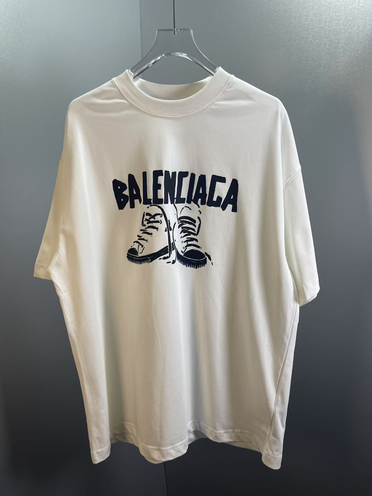 P75巴黎世家 Balenciaga 新款布鞋印花短袖
椭圆机直裂浆印花细腻 工艺字体结合 领口肩部高密度缝线 采用双针锁连包骨位 走线平直细腻 面料采用300g双纱精梳棉 大货三标齐+码数贴+带Logo防尘纸
颜色:黑色 白色
尺码:Xs-L
👉
👉
👉