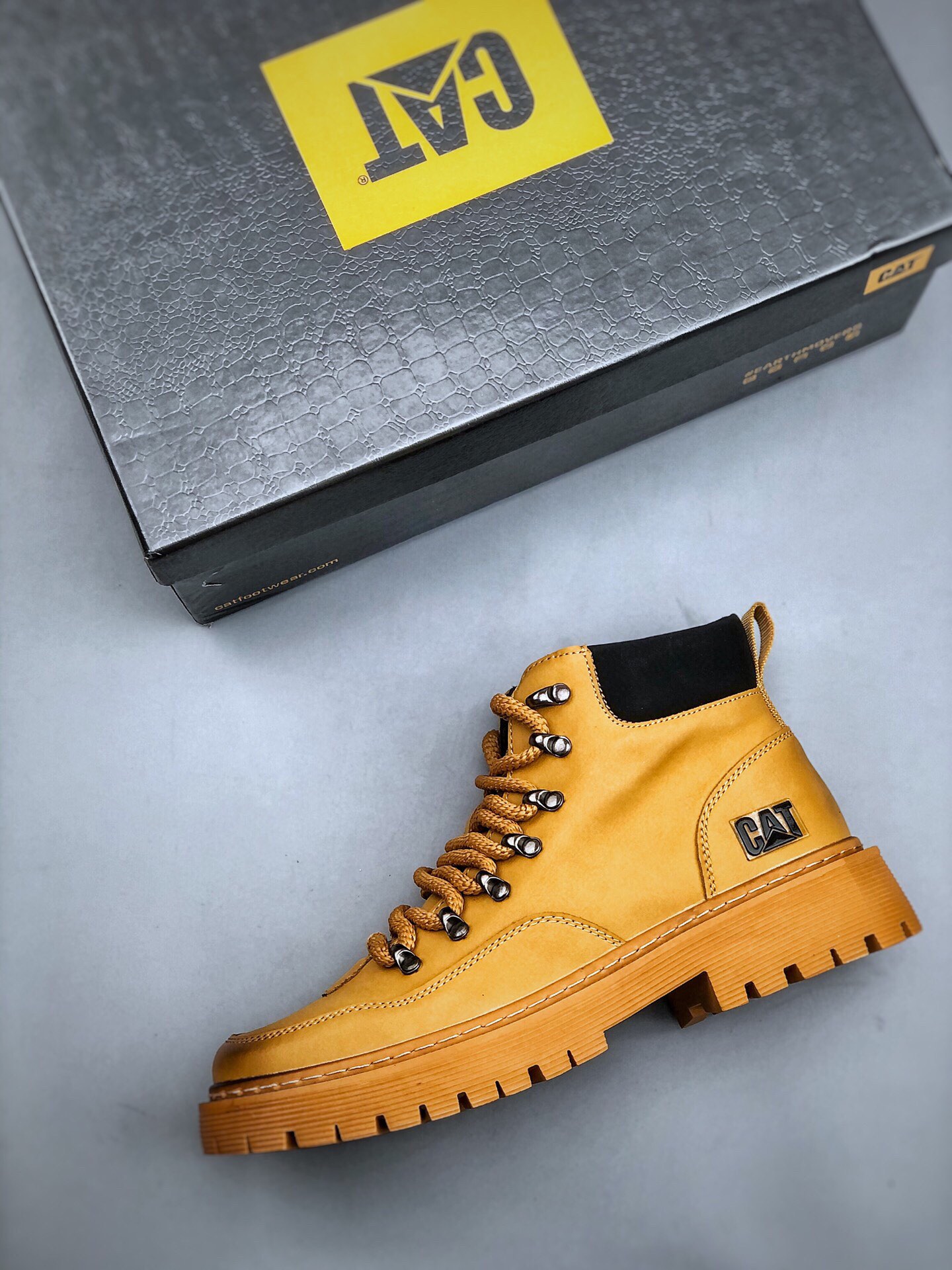 CAT Carter Dongguan origin Guangdong pure original outdoor workwear light bottom mid-cut casual Martin boots series