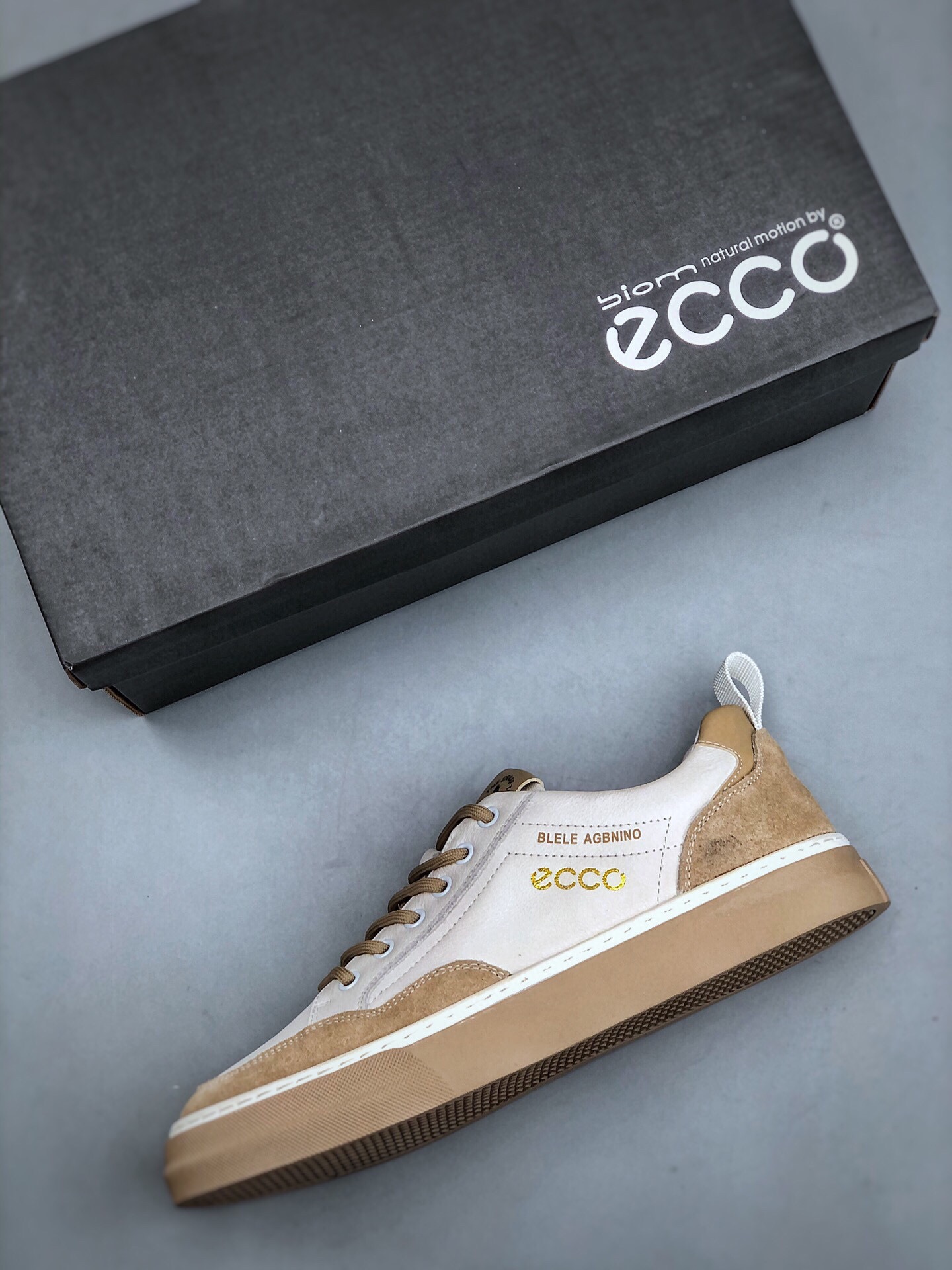 280 ECCO/爱步 时尚经典皮鞋 彩用进口头层牛皮材质 采用独特ECCO家族制鞋工艺 鞋面走线清晰精整