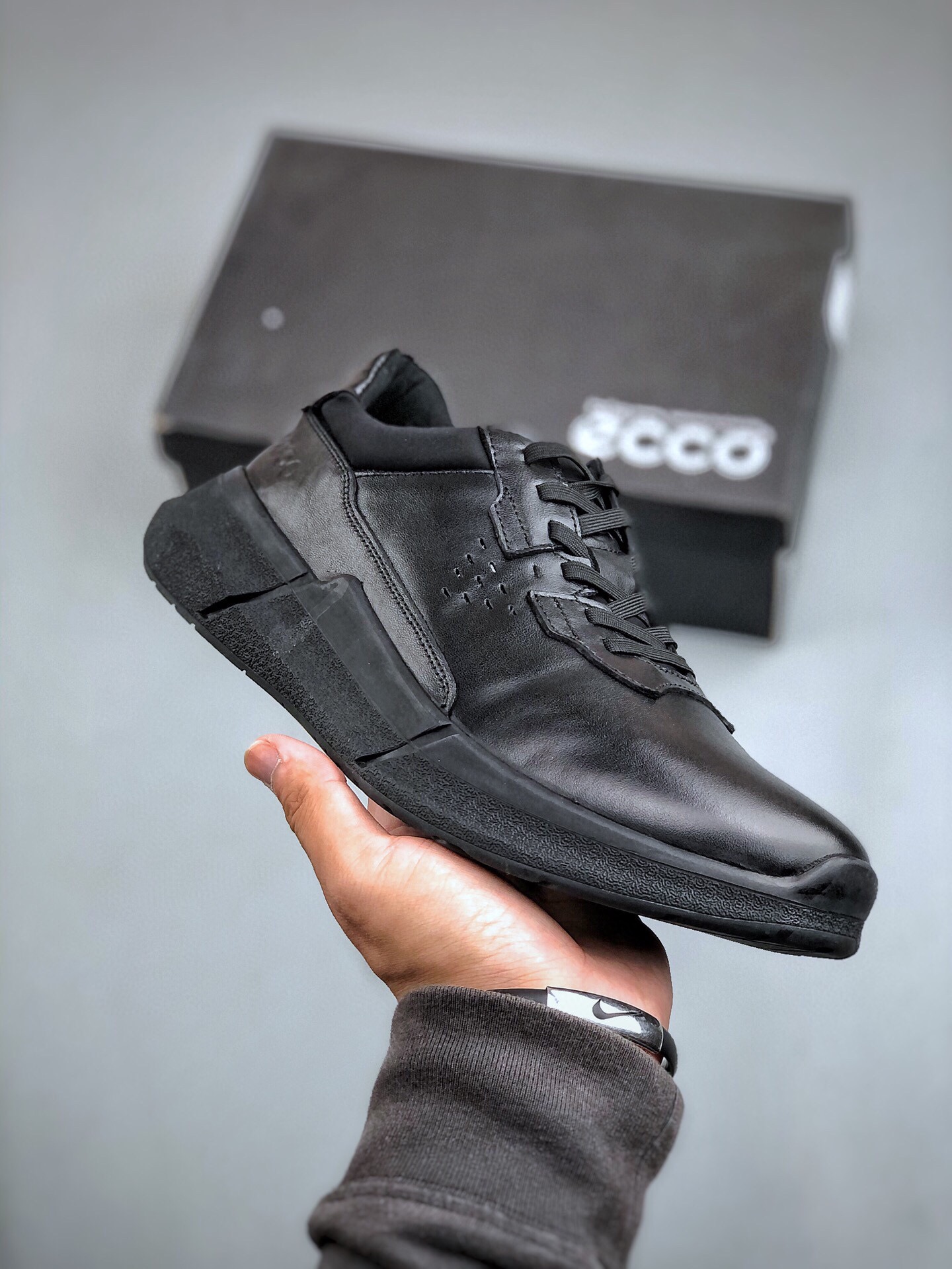280 ECCO/爱步 早秋经典爆款 休闲运动跑鞋/休闲鞋 鞋面采用原厂进口头层牛皮 防滑耐磨橡胶大底