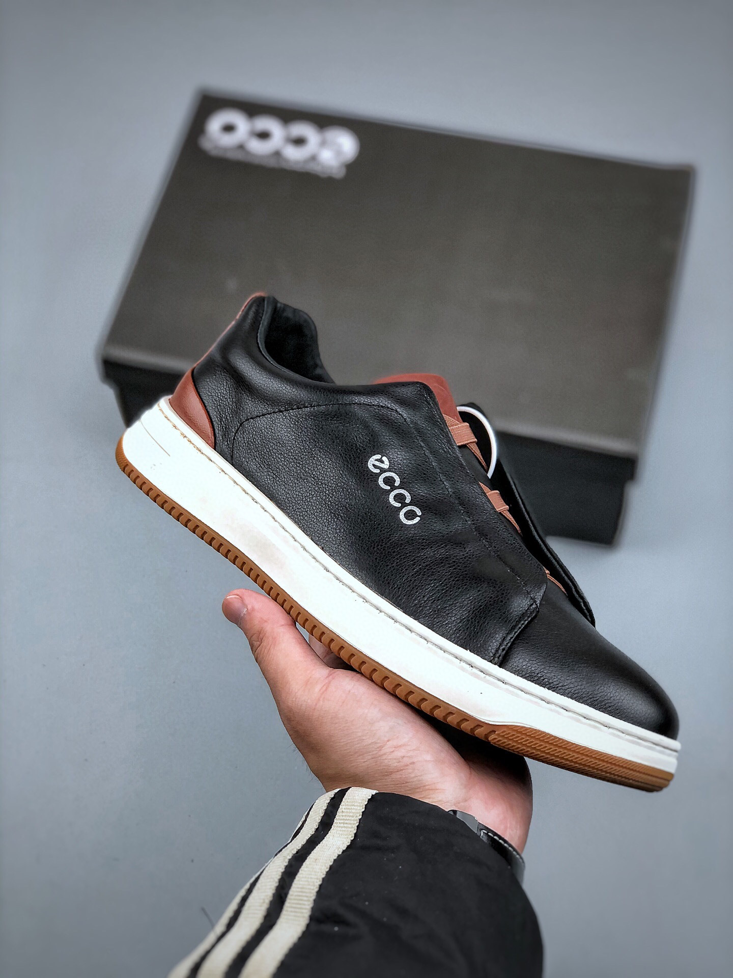 260 ECCO/爱步 广东订单品质 运动跑鞋/休闲鞋 官网同款 彩用进口皮牛材质 一比一复刻 采用独特ECCO家族制鞋工艺