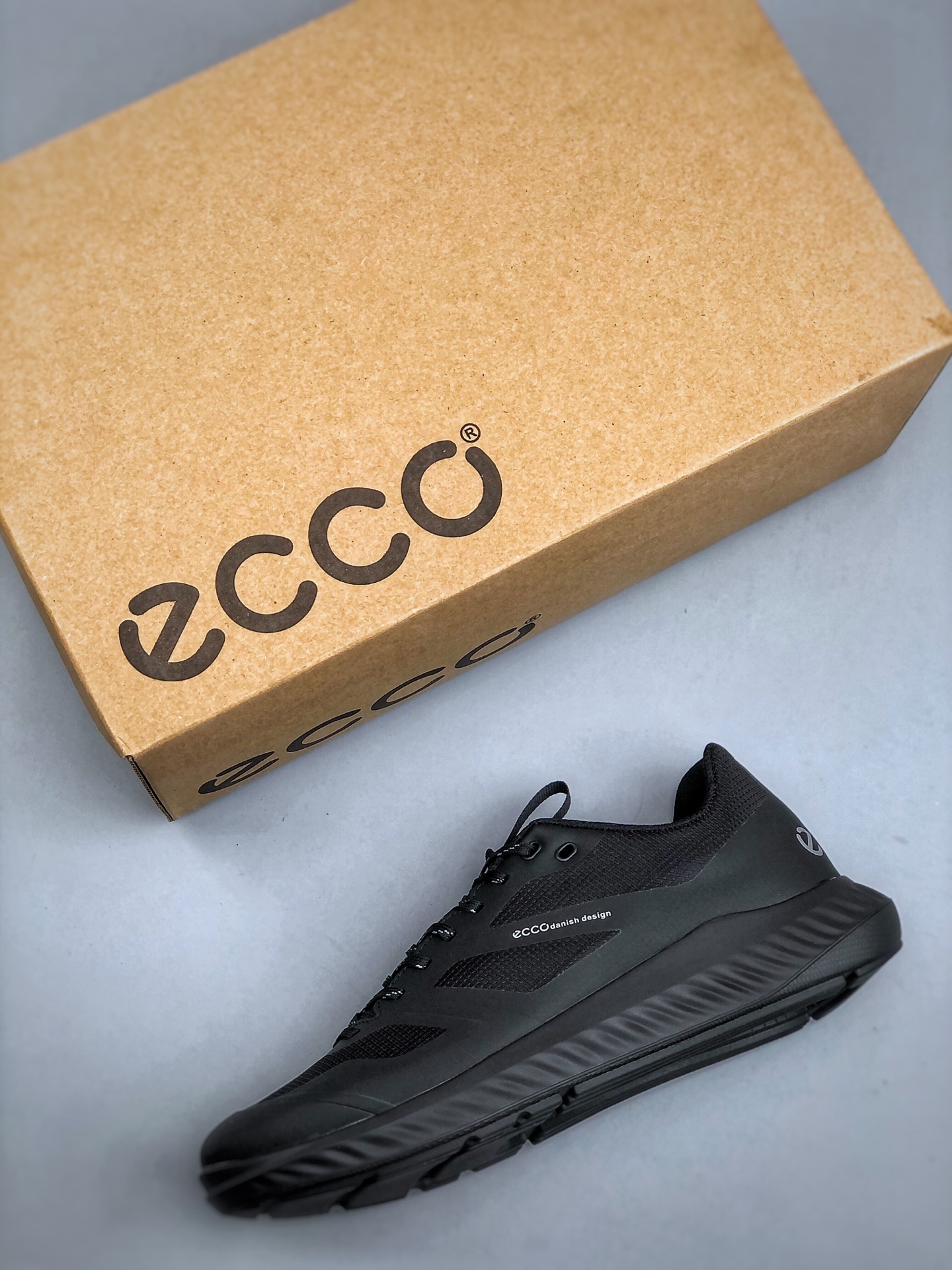 ECCO/爱步 经典新款 海外首发 健步系列 爱步休闲运动跑鞋/休闲鞋 透气网布网面