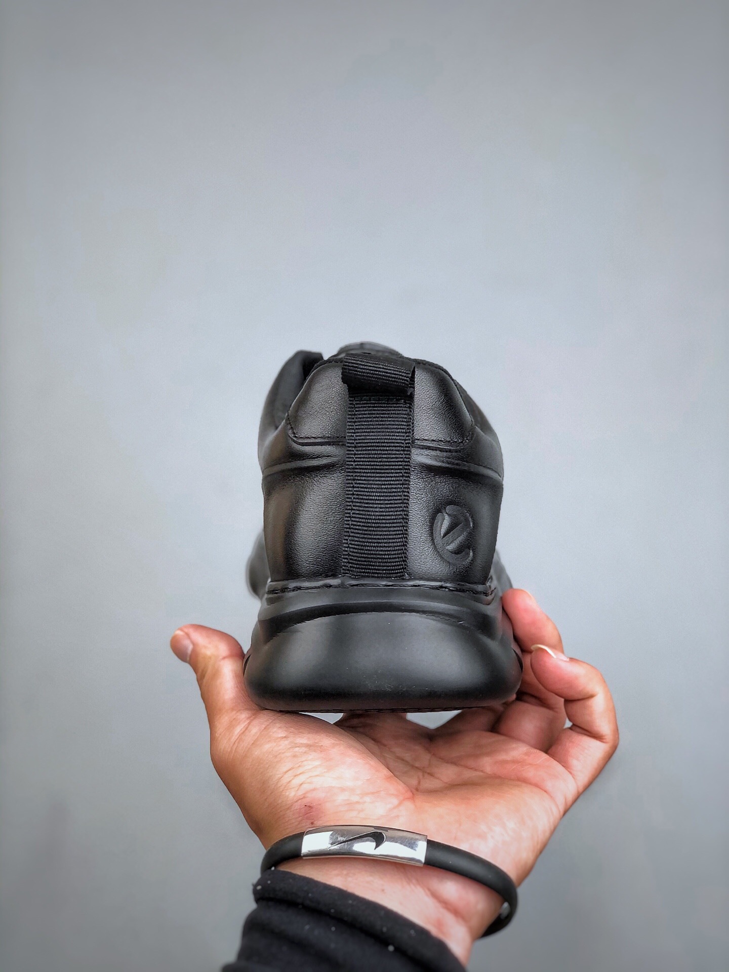 280 ECCO/爱步 经典爆款 健步系列 休闲运动跑鞋/休闲鞋 鞋面采用原厂进口头层牛皮 橡塑发泡防滑耐磨大底