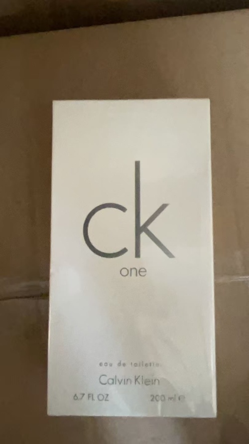 Calvin Klein CK One Eau de Toilette 200ml - Unisex, Fresh and Clean Scent 1 Calvin Klein CK One Eau de Toilette 200ml - Unisex, Fresh and Clean Scent