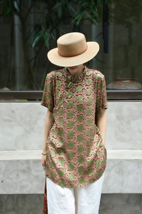 Elegant Women's Silk Cheongsam Top - Floral Pattern Short Sleeve Blouse 1 Elegant Women's Silk Cheongsam Top - Floral Pattern Short Sleeve Blouse