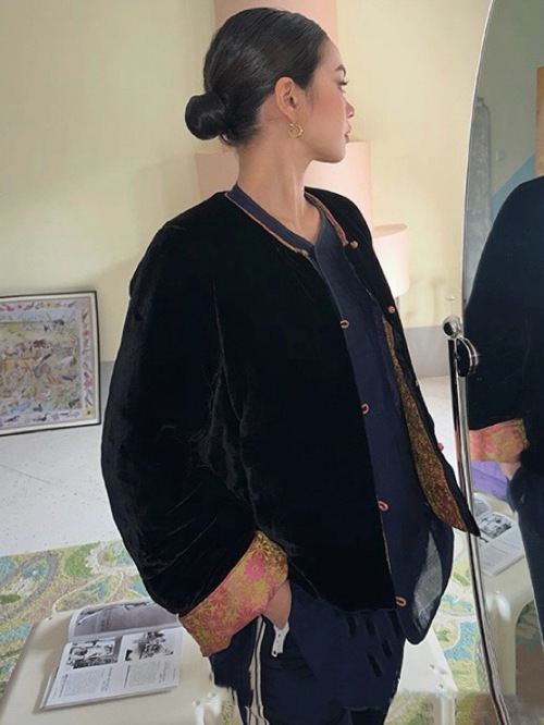 Elegant Silk Velvet Jacket with Mandarin Collar and Unique Cuff Design 1 Elegant Silk Velvet Jacket with Mandarin Collar and Unique Cuff Design
