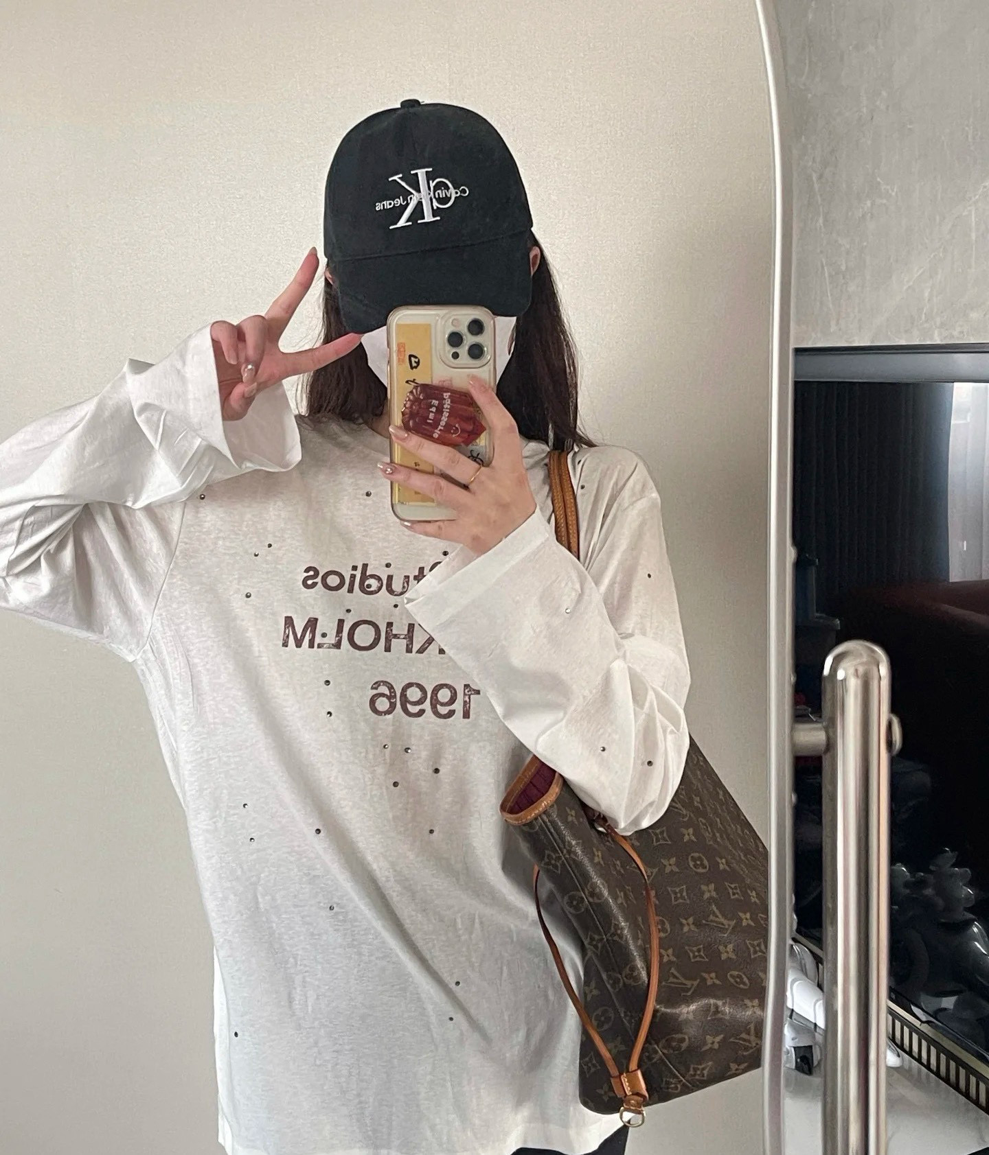 Who’s gonna reject a white acne drilling long sleeve T? White drills are so beautiful - 图片 2
