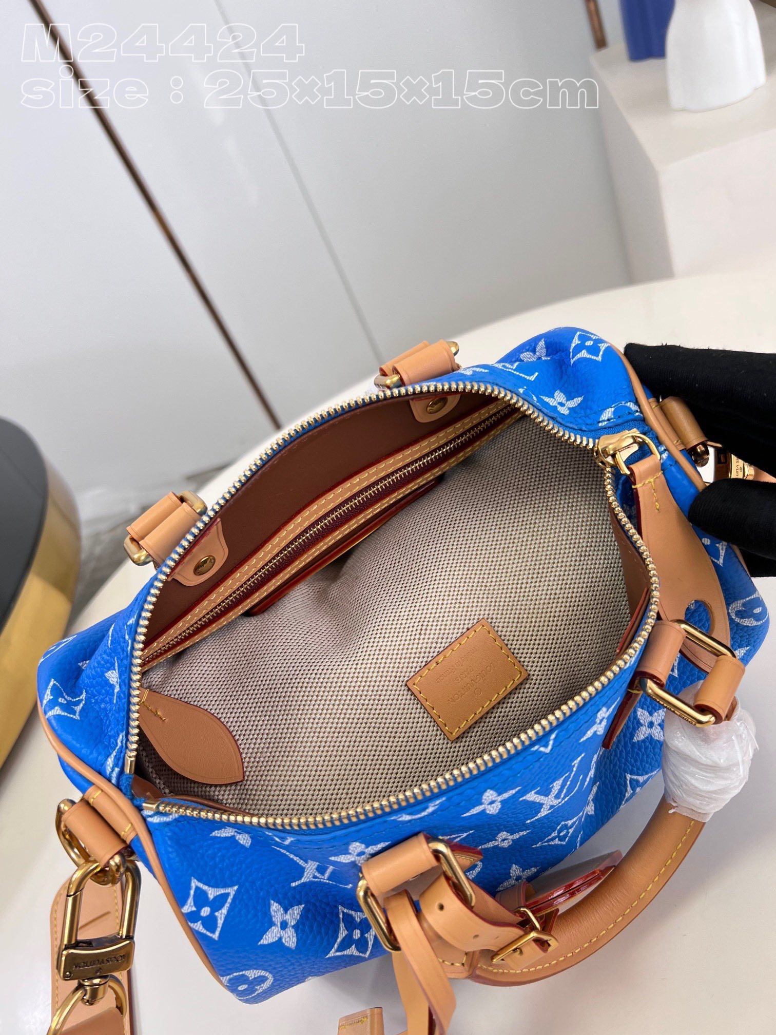 顶级原单独家实拍m24424蓝本款皮革手袋以柔软牛皮革传递华贵质感monogram印花临摹帆布上的mon