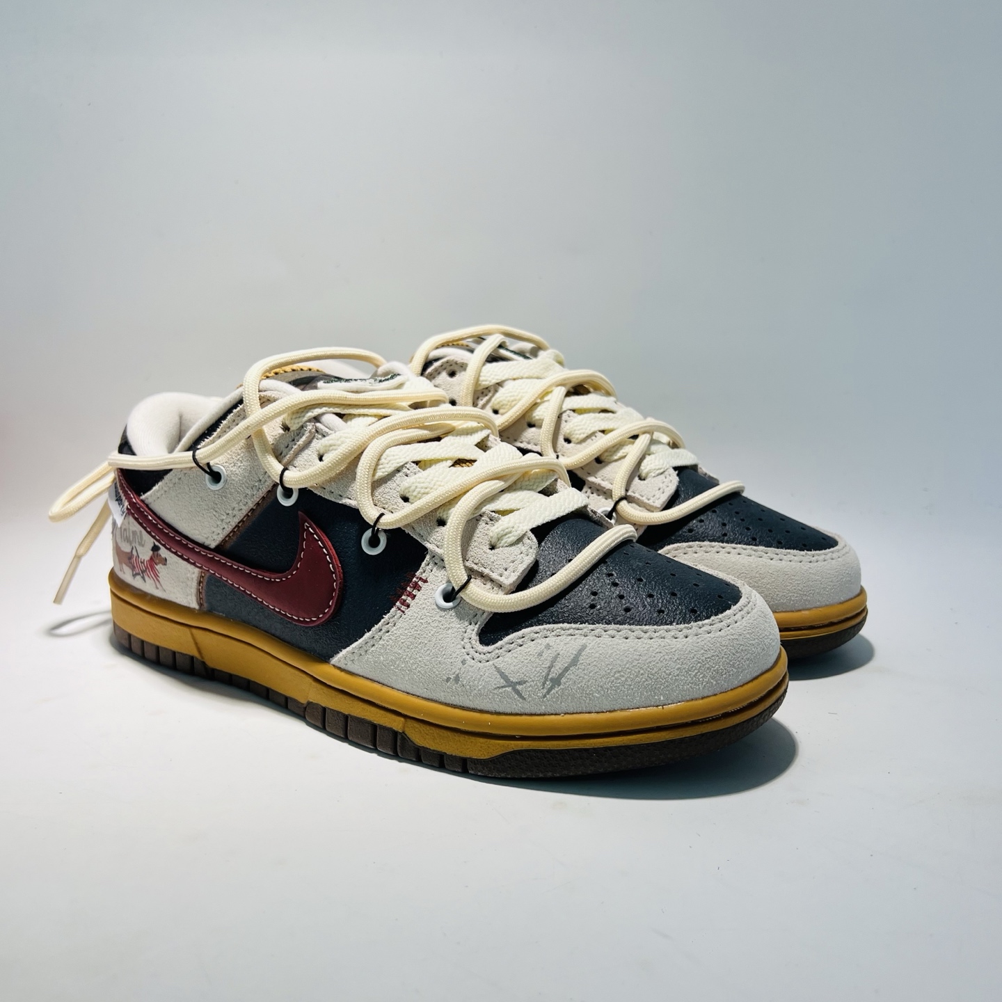 LFZ27#【定制球鞋】Nike Dunk 野兔  豆柴咖啡 德美拉 潮酷 解构 复古潮流 简约百搭 低帮 板鞋 女款 棕红
货号：HQ3459-212
码数：40-46（带半码）