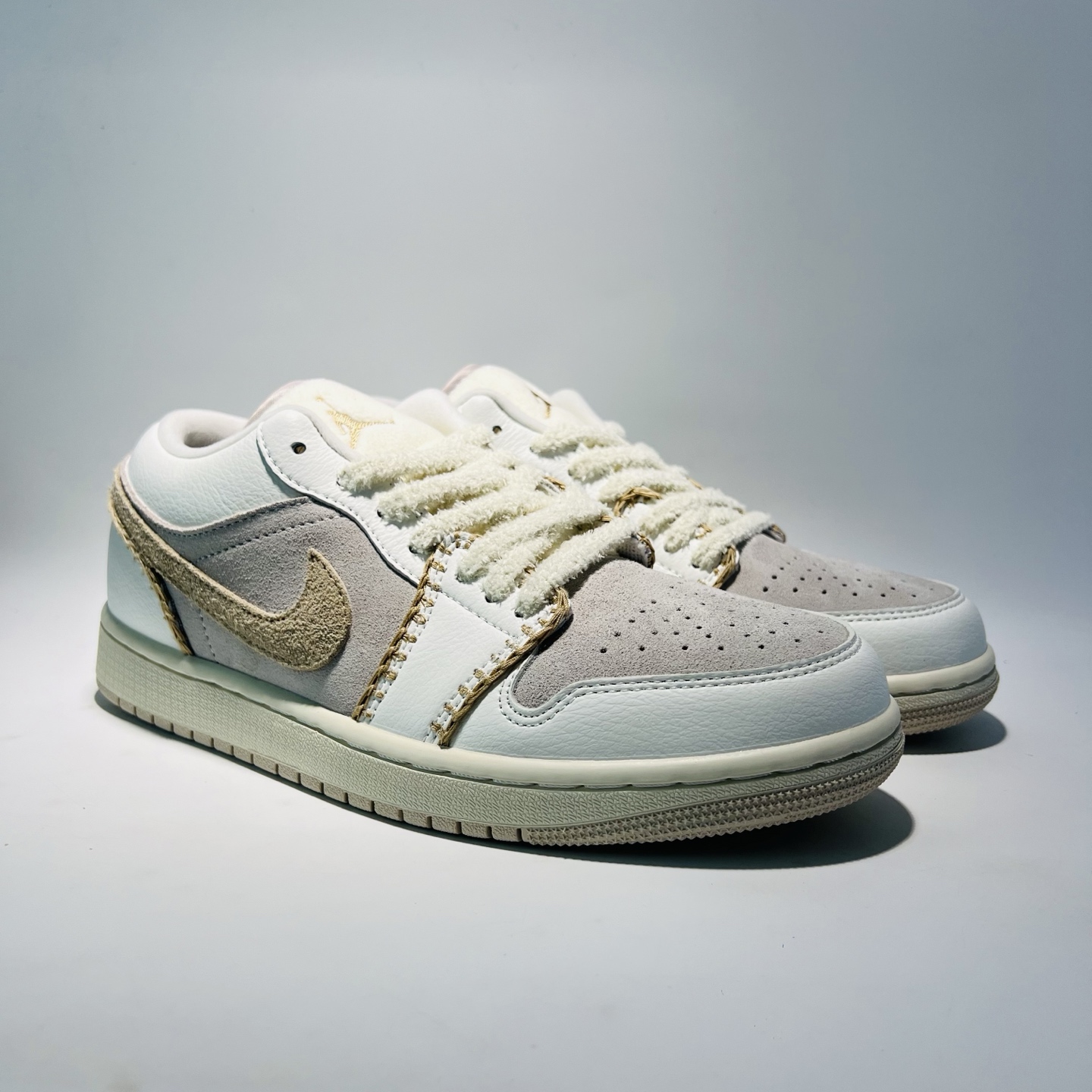 BL19# Jordan Air Jordan 1 皮革 舒适柔软 透气 低帮 复古篮球鞋 女款 米色
货号：HV4268-120
码数：36-46（带半码）