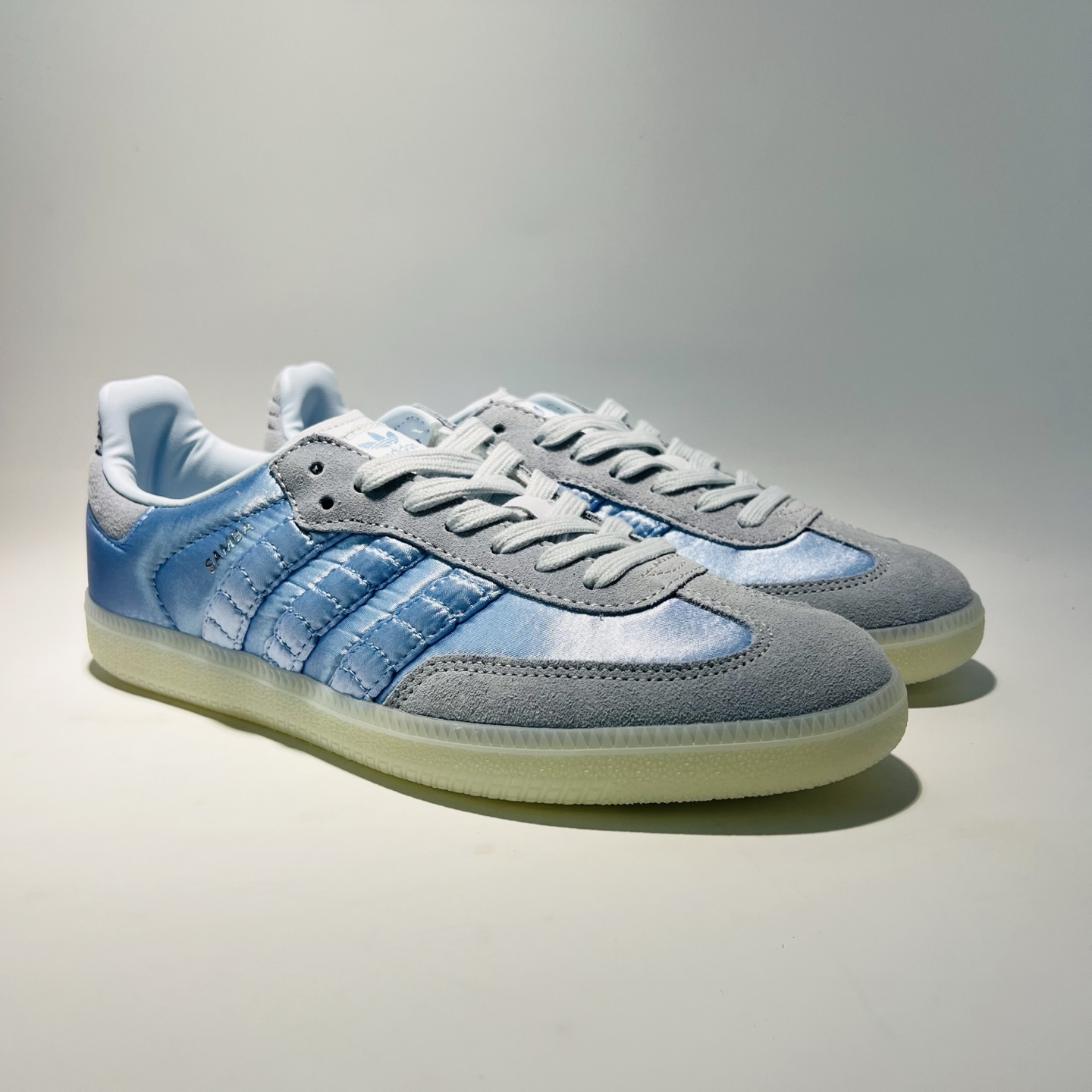 LFZ19# adidas originals SAMBA OG Satin Shoes 舒适 经典 时尚 百搭薄底 耐磨 低帮 板鞋 女款 蓝色 货号:HQ5160 (带半码)