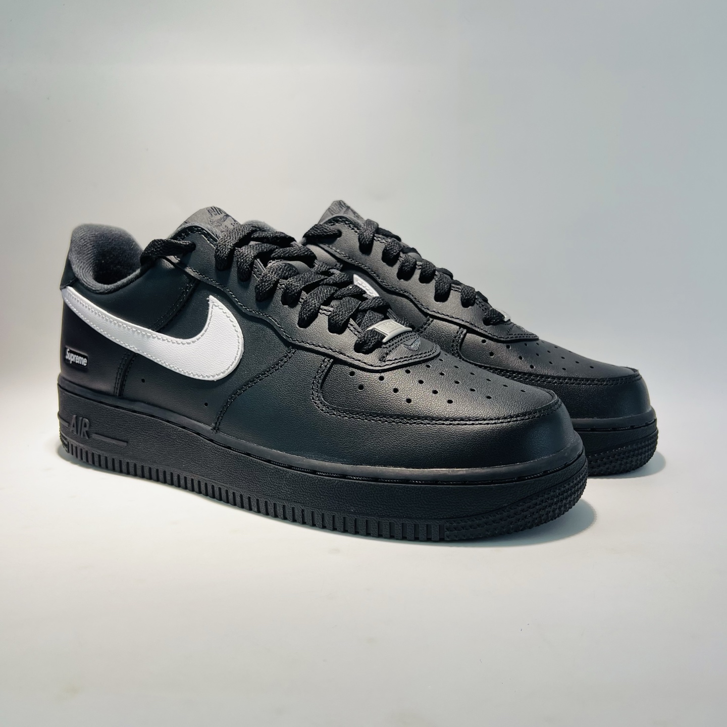GX27# Nike  x Supreme Air Force 1 Low SP 时尚百搭 防滑耐磨 低帮 板鞋 男女同款 黑色
货号：CU9225-002
码数：40-48.5（带半码）