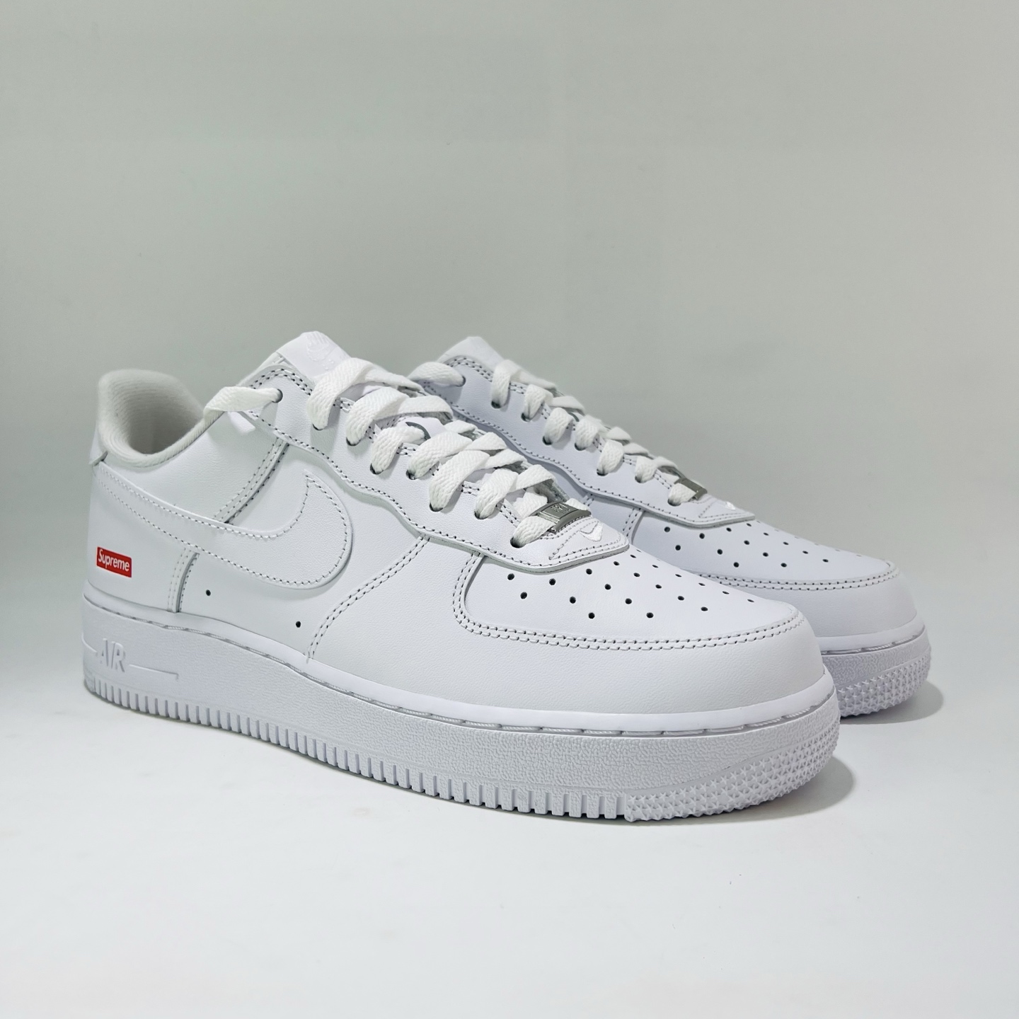 GX27# Supreme x Nike Air Force 1 "box logo" 舒适 低帮 板鞋 男女同款 白色 货号：CU9225-100 码数：40-48.5（带半码）