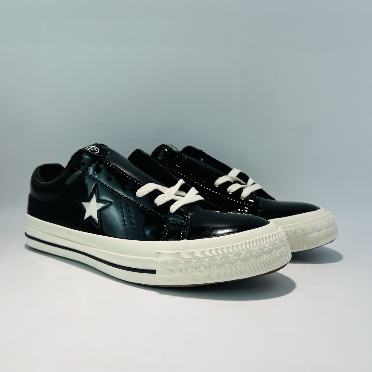 MZ15# Converse  x Noritake/则武 ONE STAR 95 漆皮 经典舒适 低帮 板鞋 男女同款 黑色
货号：A17901C
码数：35-44