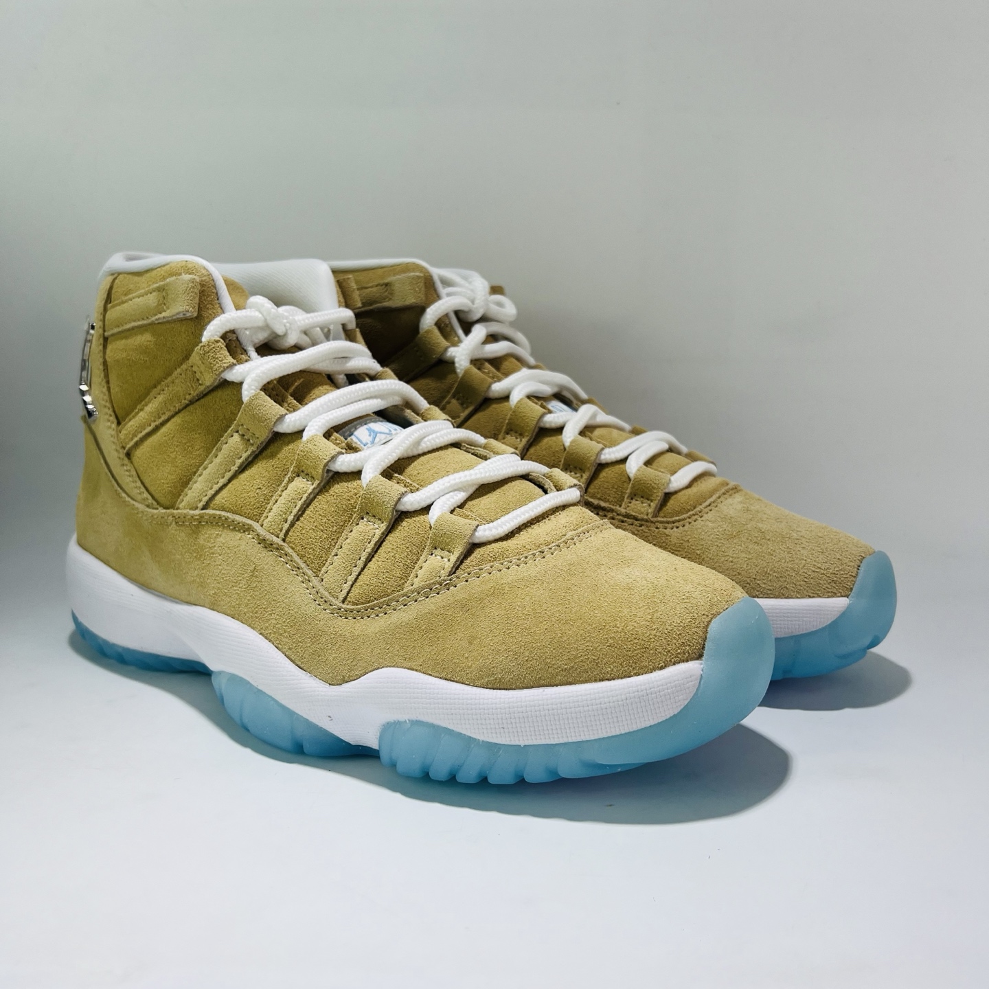 AJ27# Jordan Air Jordan 11 Retro "H-TOWN" 北美限定 时尚舒适 防滑耐磨 高帮 复古篮球鞋 男款 白蓝
货号：IO8960-707
码数：40-47.5（带半码）