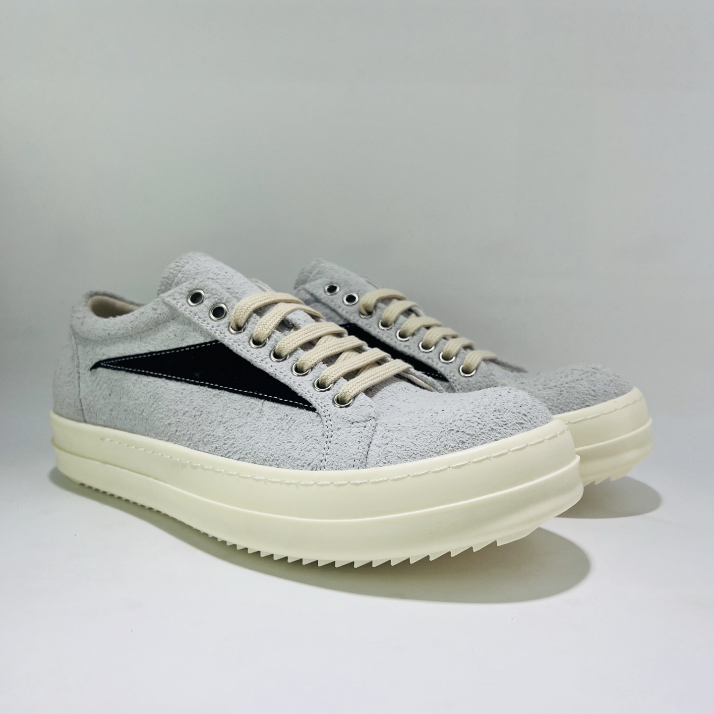 BK38# Rick Owens DRKSHDW 绒面革 复古长毛 低帮 板鞋 男款 浅蓝色
码数：36-46