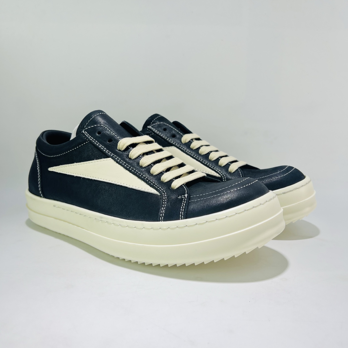 BK38# RICK OWENS/RO Edfu Vintage 复古圆头 低帮 时尚板鞋 女款 黑色
码数：36-46