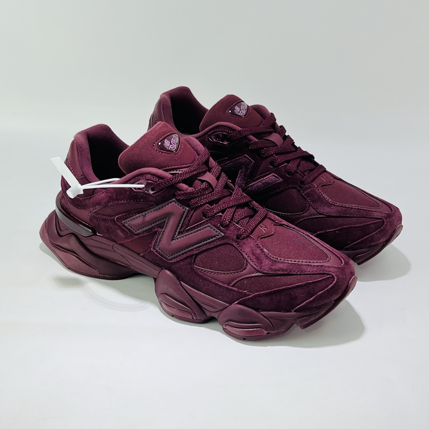 GC21# New Balance NB 9060 舒适轻盈跑步鞋 男款 酒红色 货号:U9060ZSC (带半码)