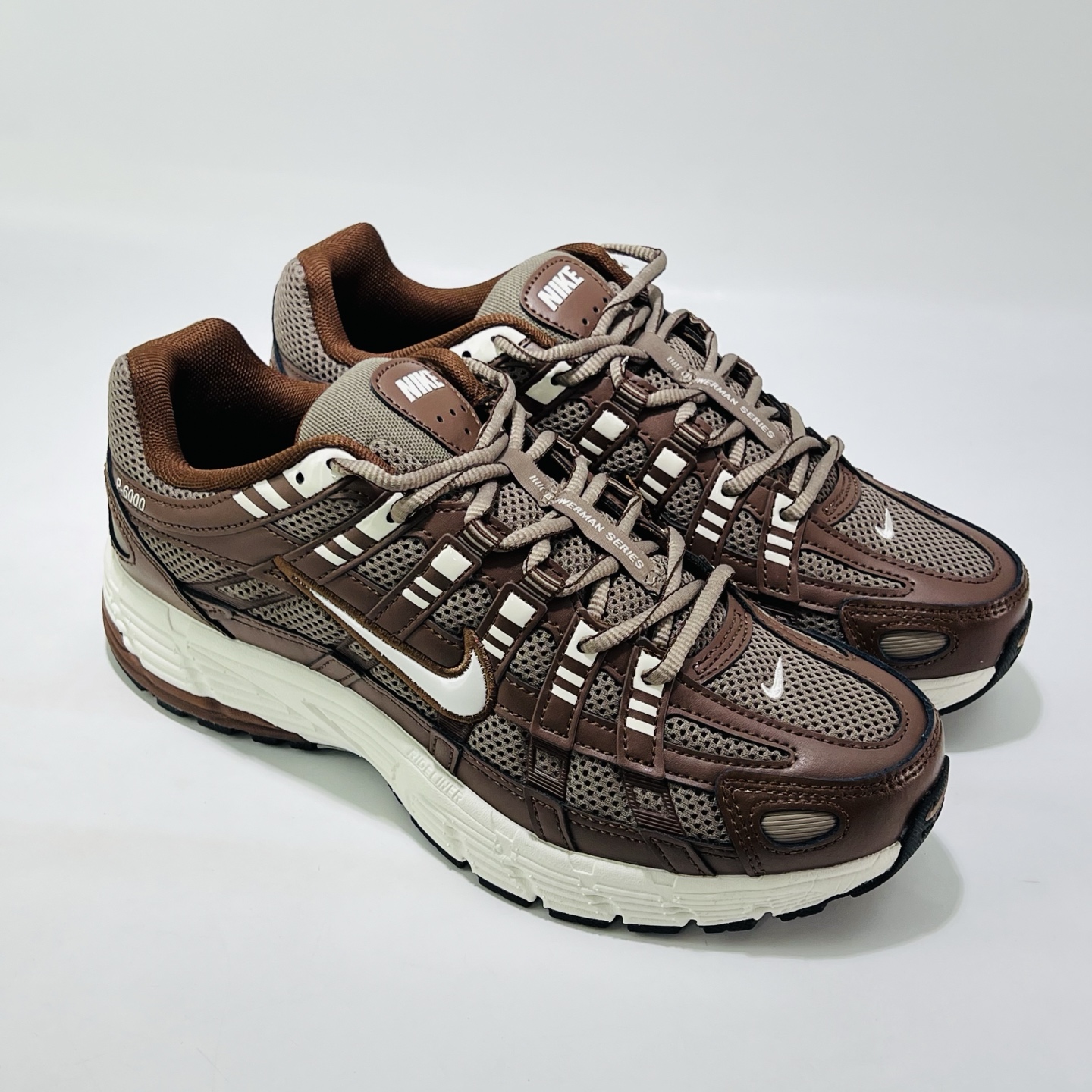 GC17# Nike P-6000 舒适时尚美观简约 织物合成革皮革支撑 低帮 休闲跑步鞋 女款 棕色 货号:BV1021-200 (带半码)